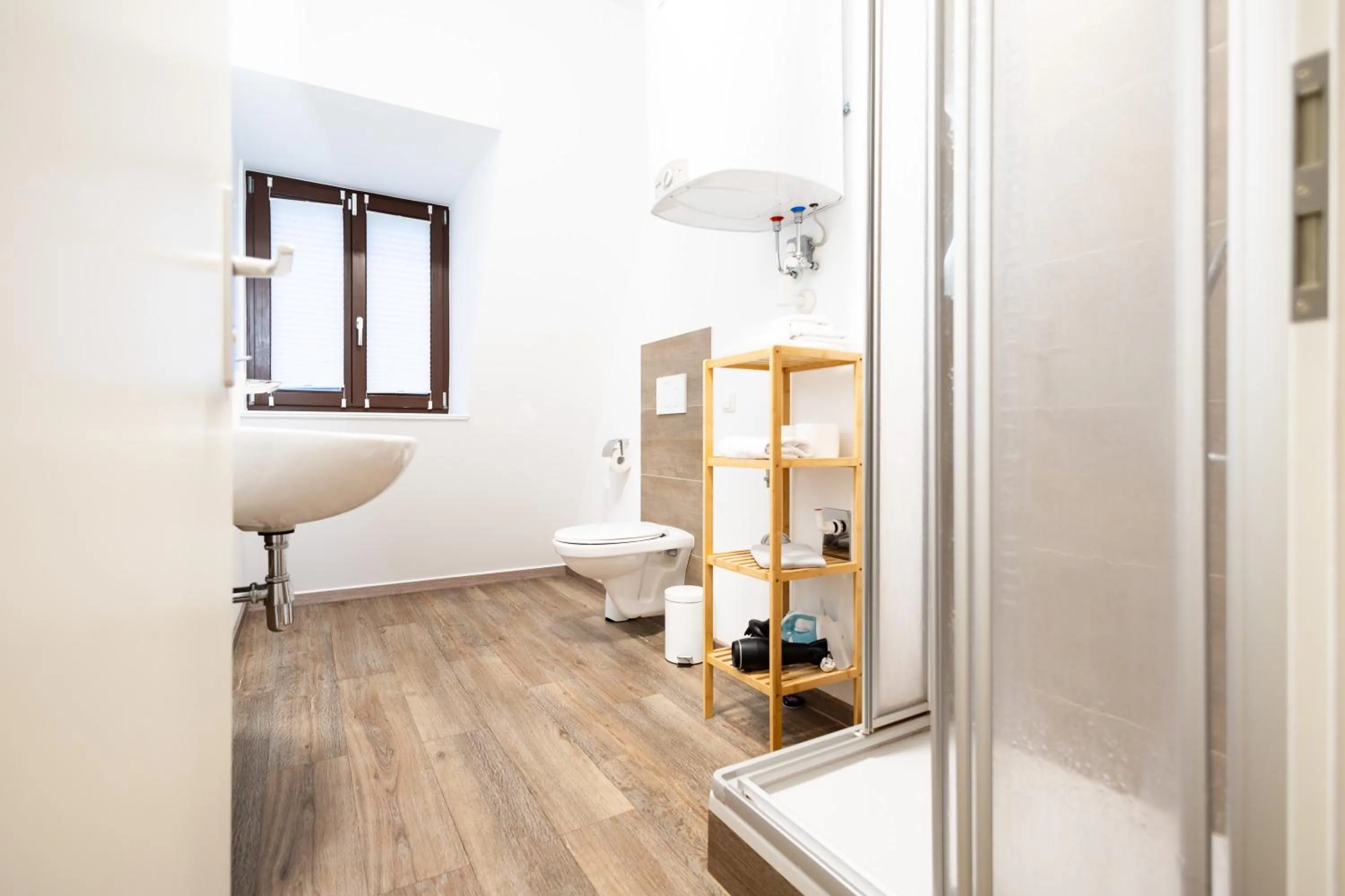 Shower in Apartments am Neuen Theater - Altstadt - Zentral - Küche - Wifi - Powered by Ko-Living