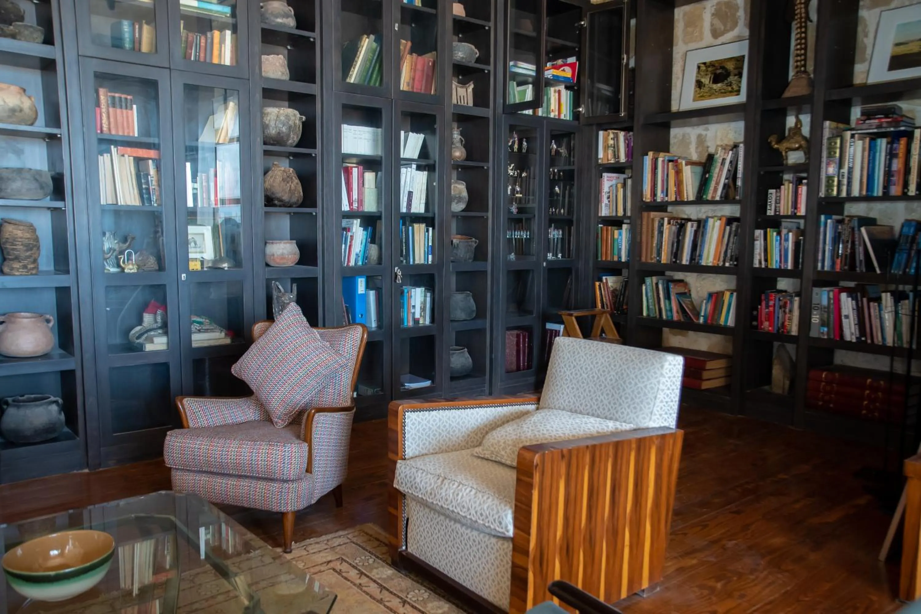Library in Wadi Sabarah Lodge