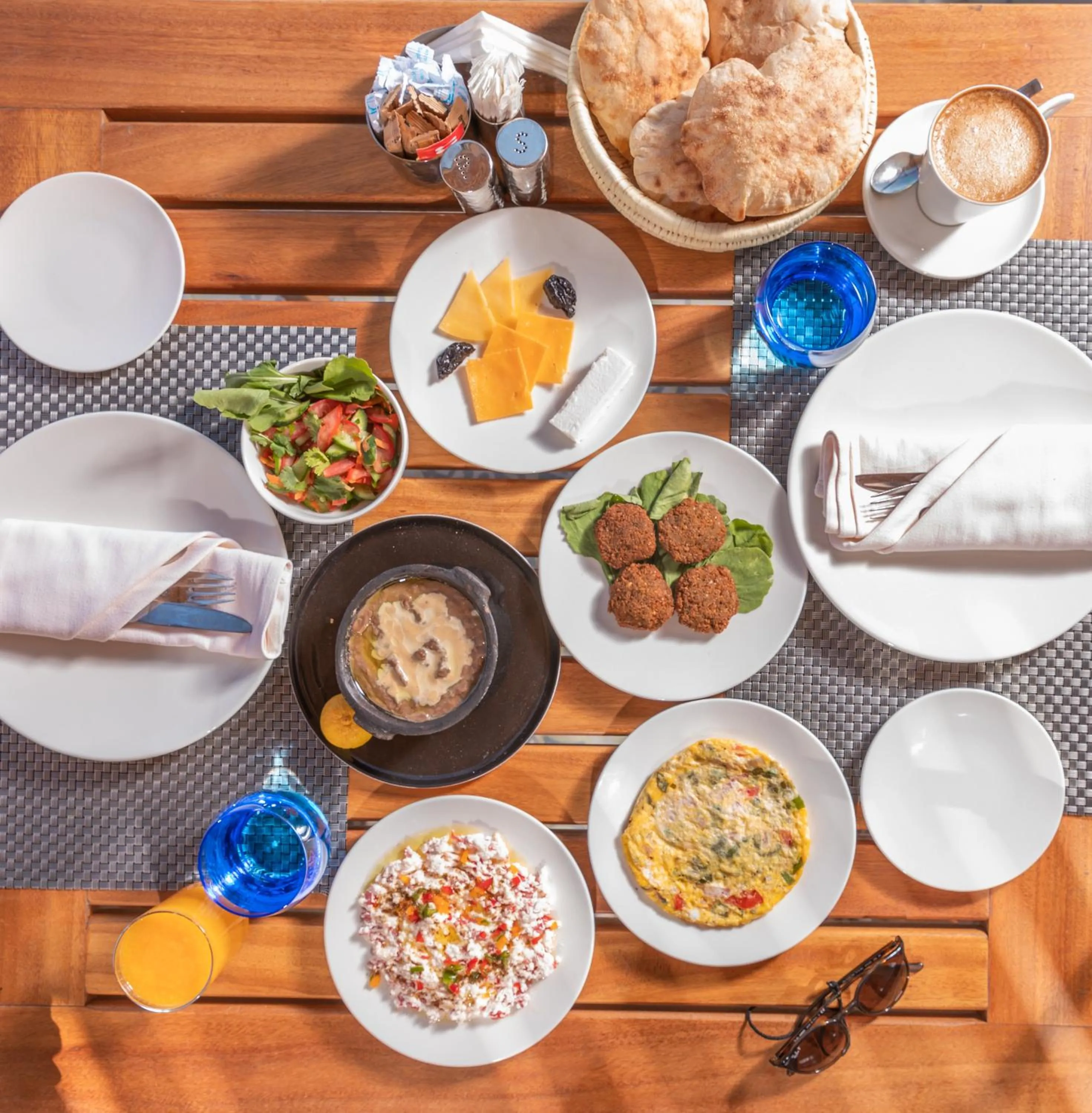 Breakfast in Wadi Sabarah Lodge
