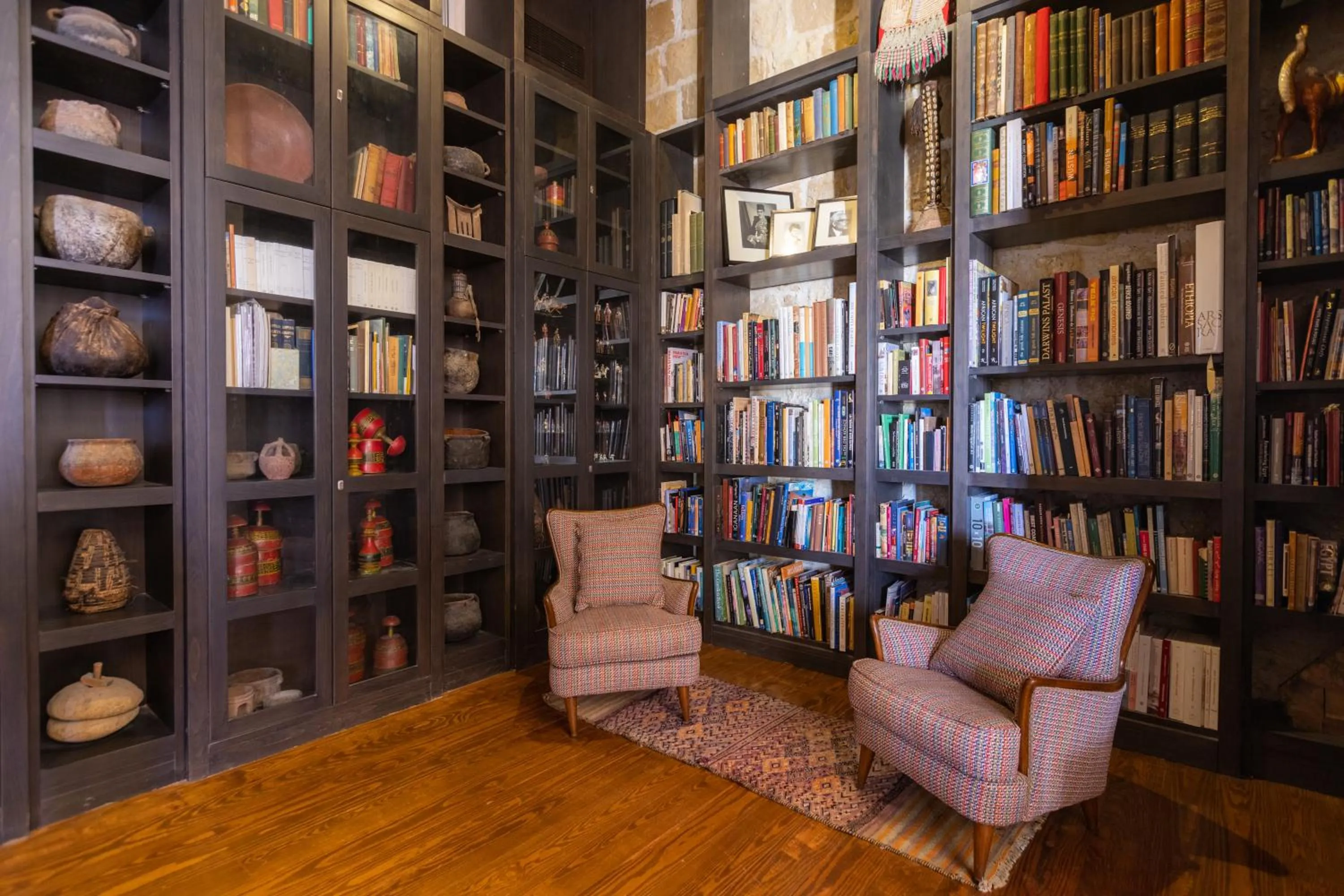 Library in Wadi Sabarah Lodge