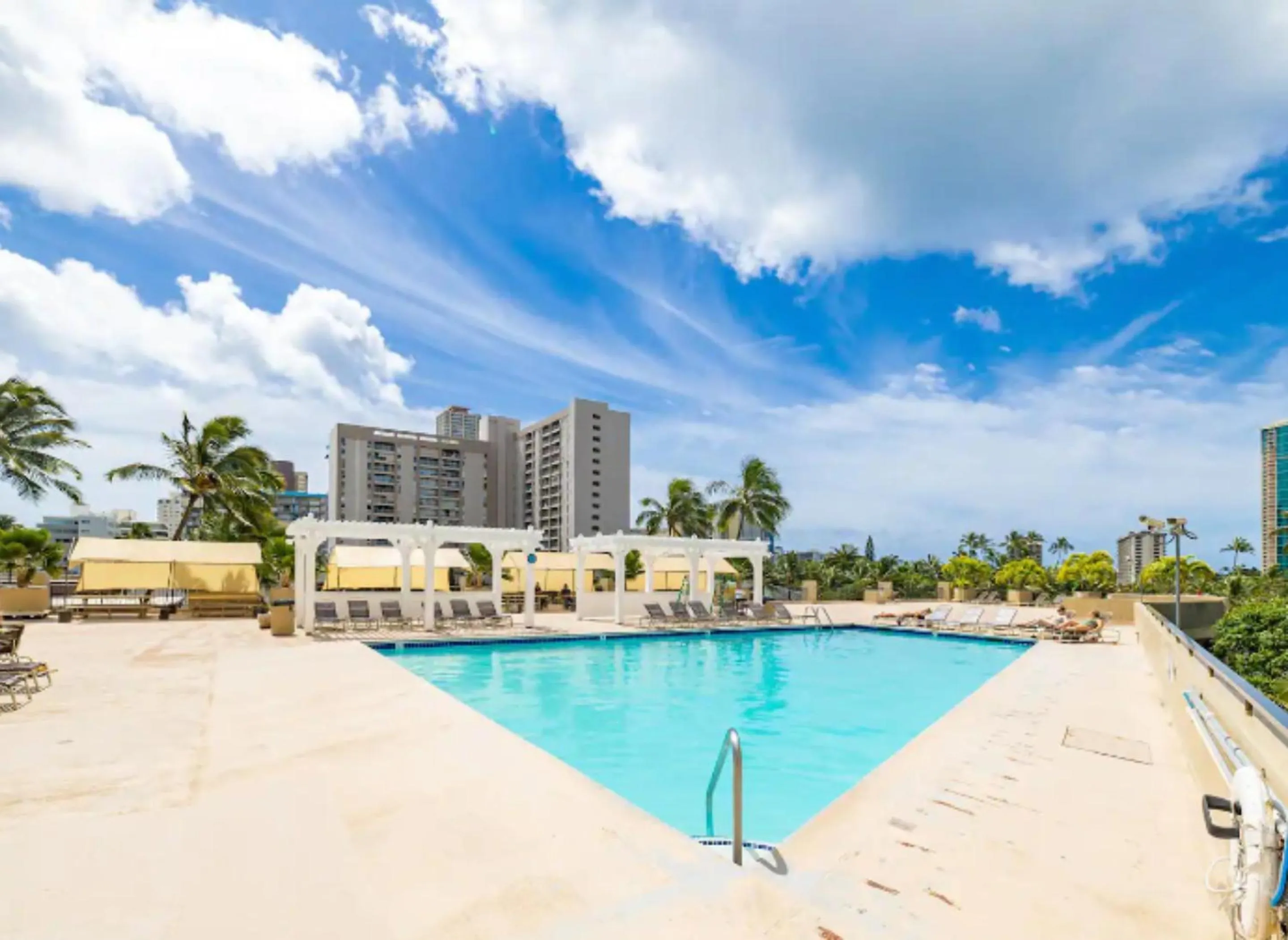 Pool view in Vacation Apartments in Honolulu Hawaii