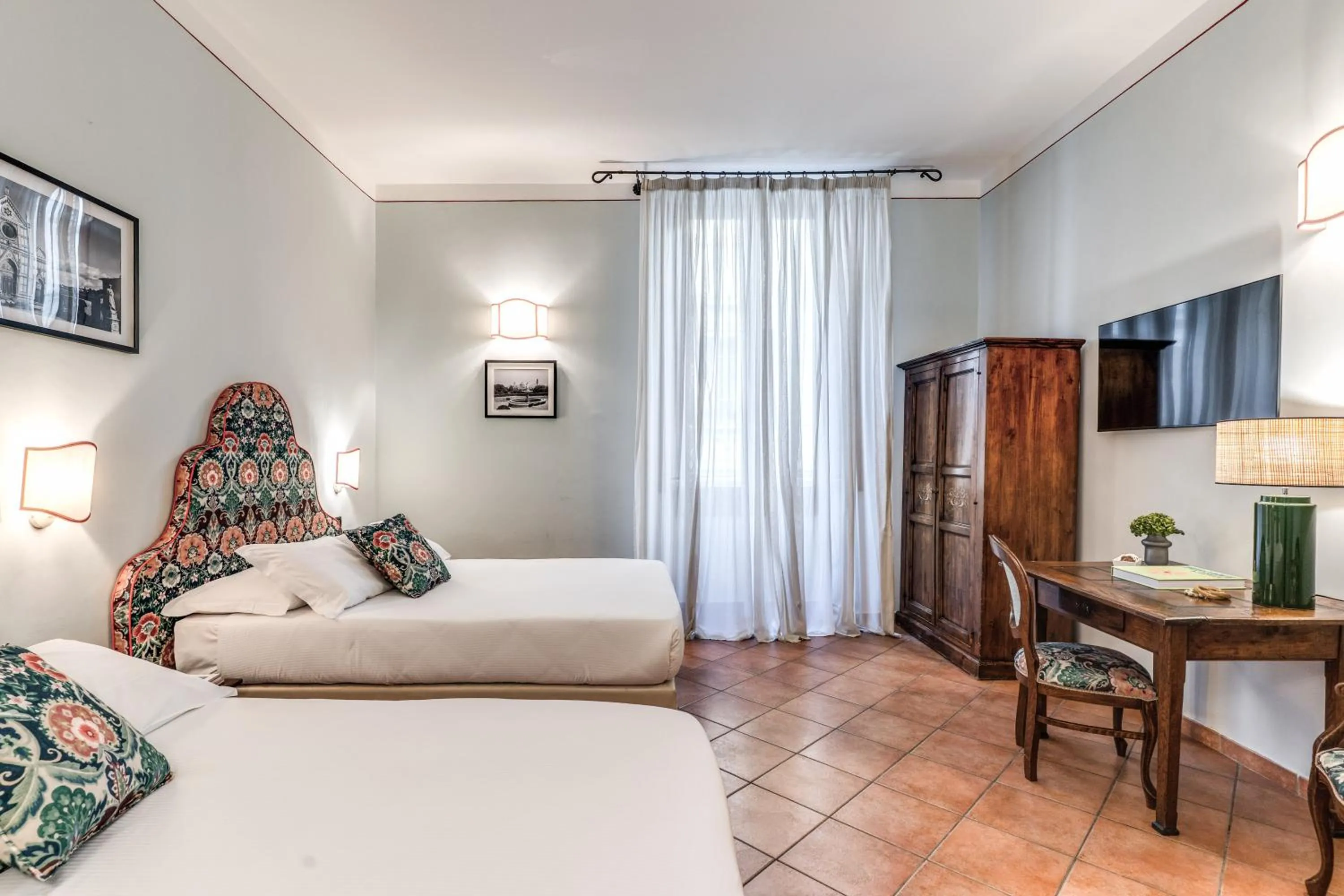 Bed in Hotel Galileo