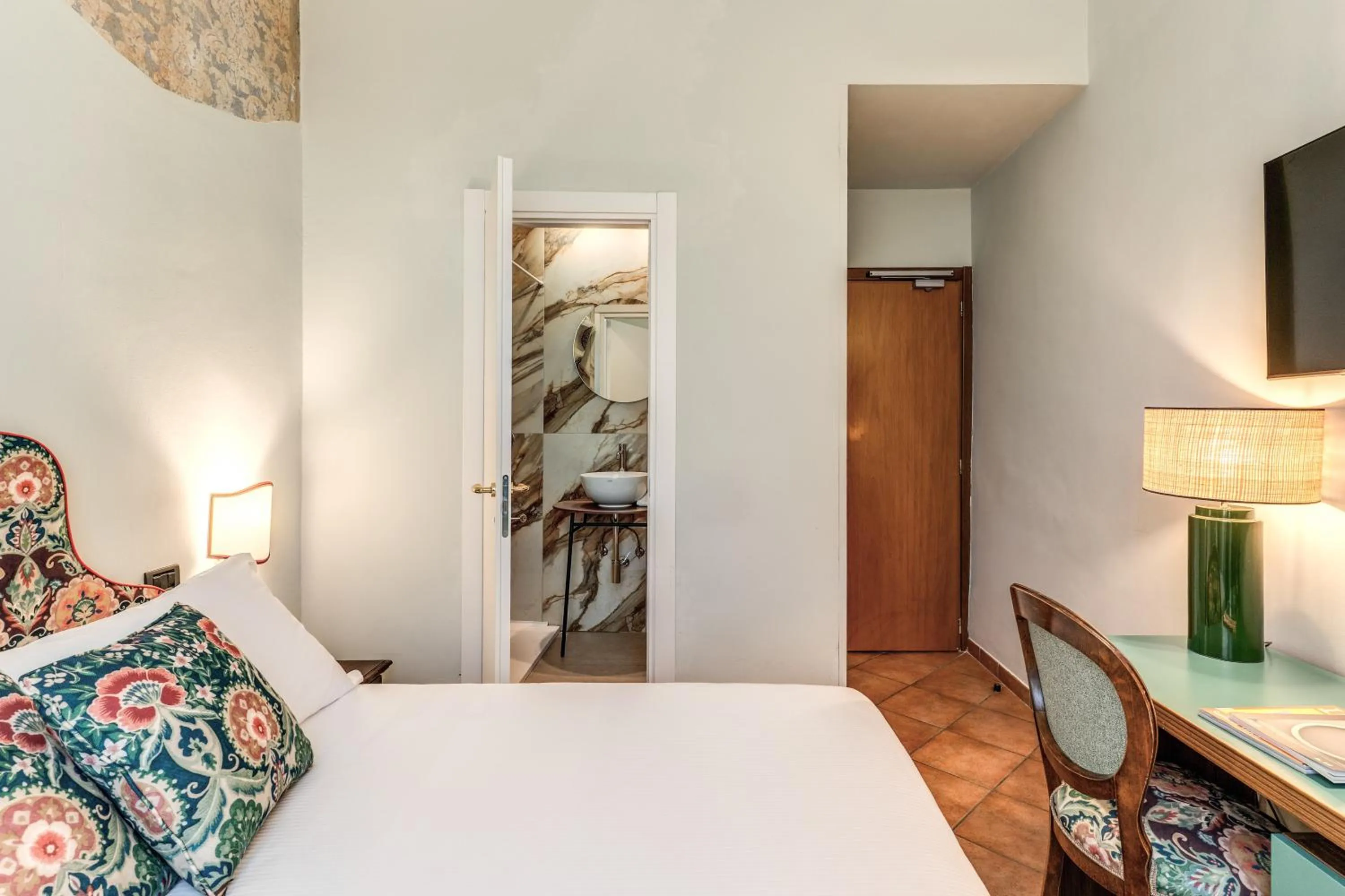 Bed in Hotel Galileo