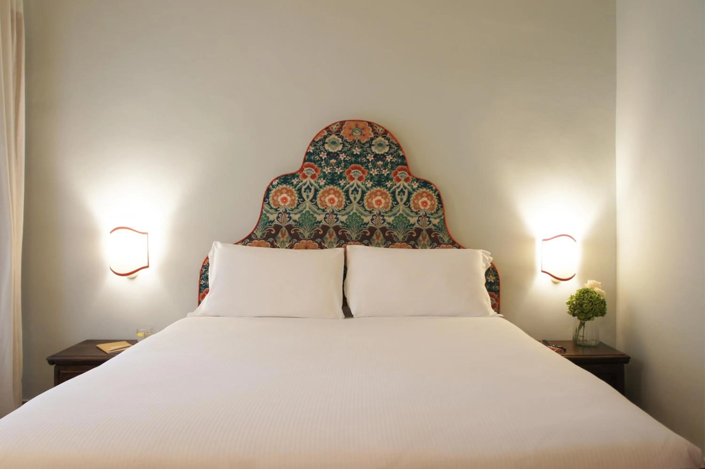 Bed in Hotel Galileo