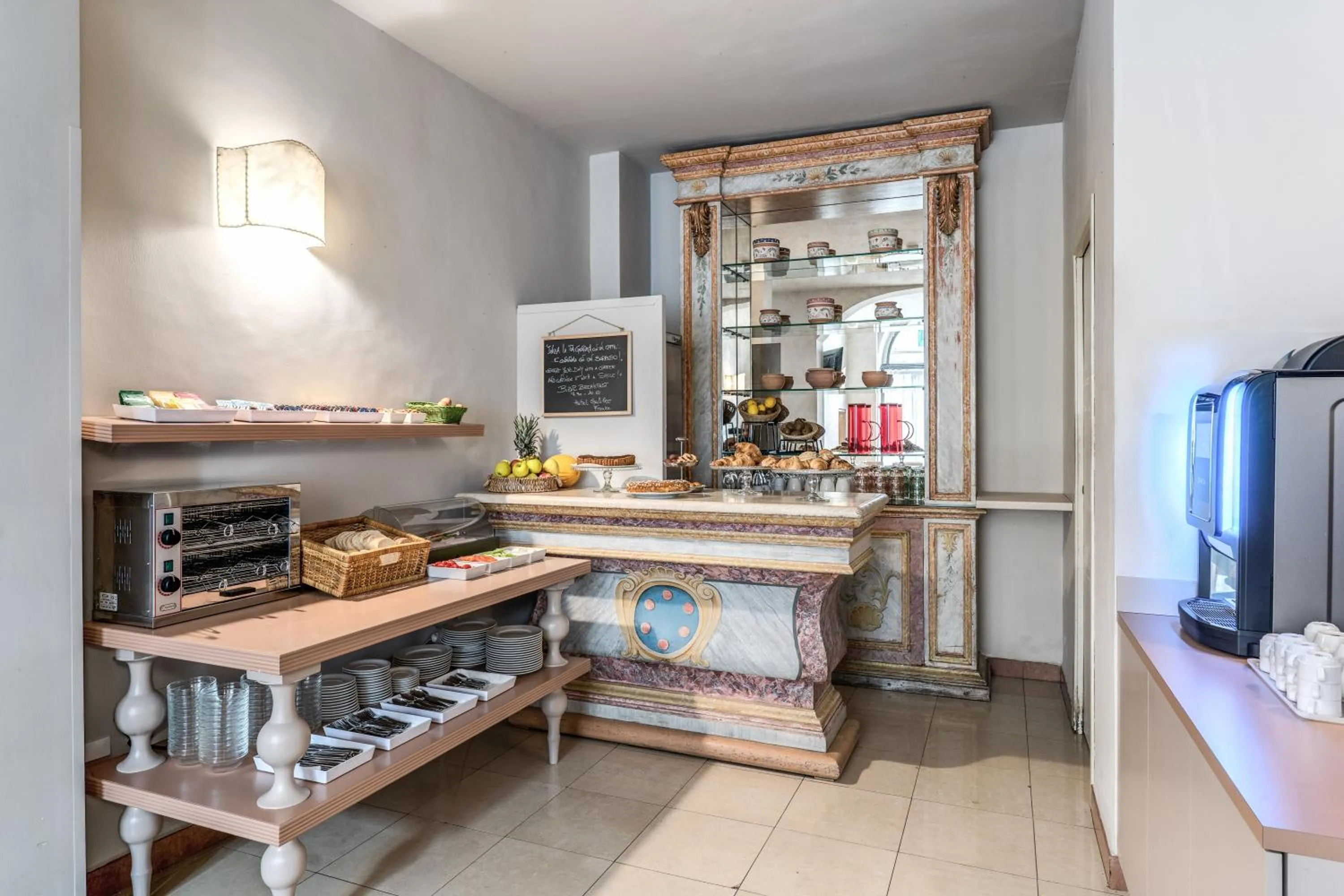 Breakfast in Hotel Galileo