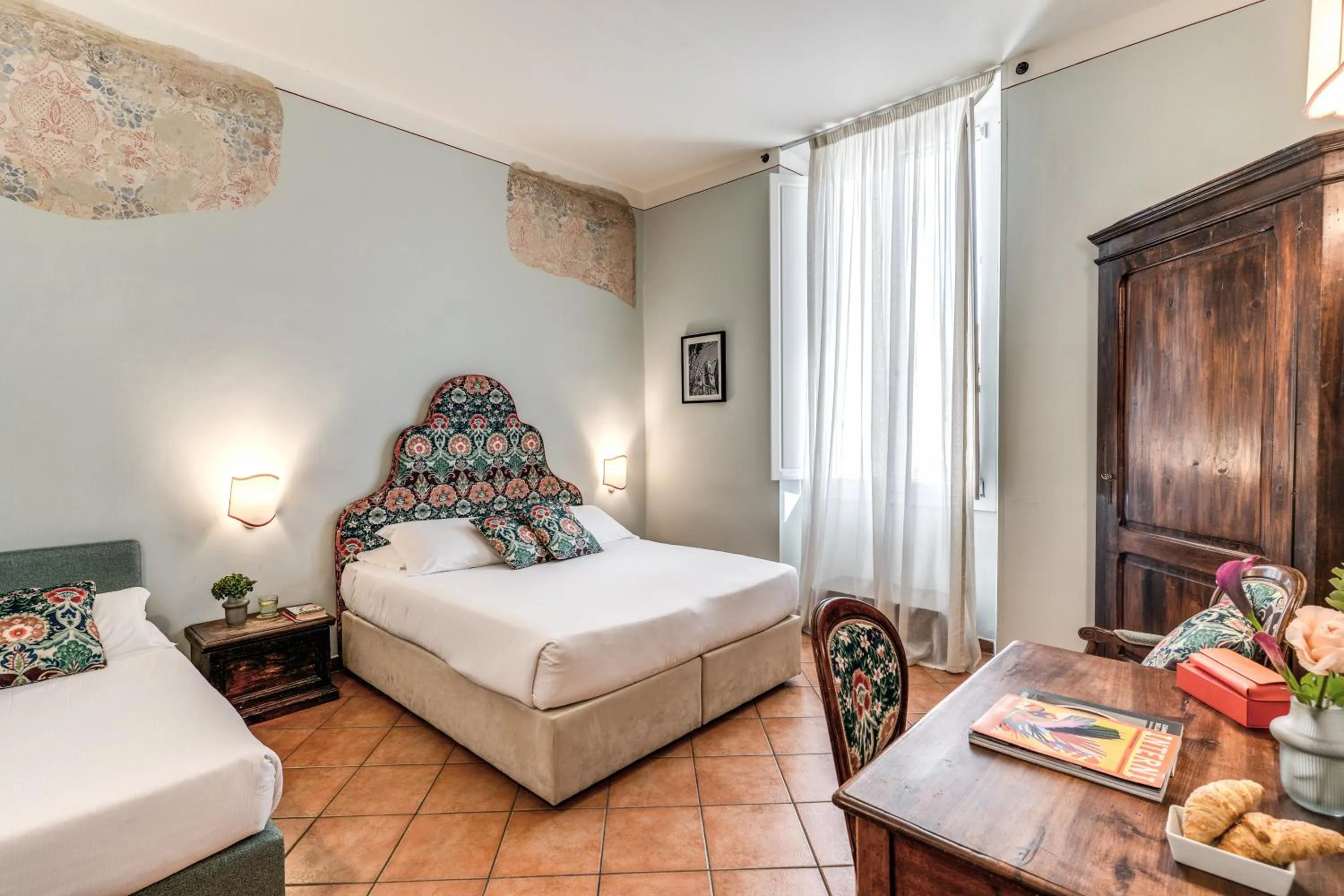 Bed in Hotel Galileo