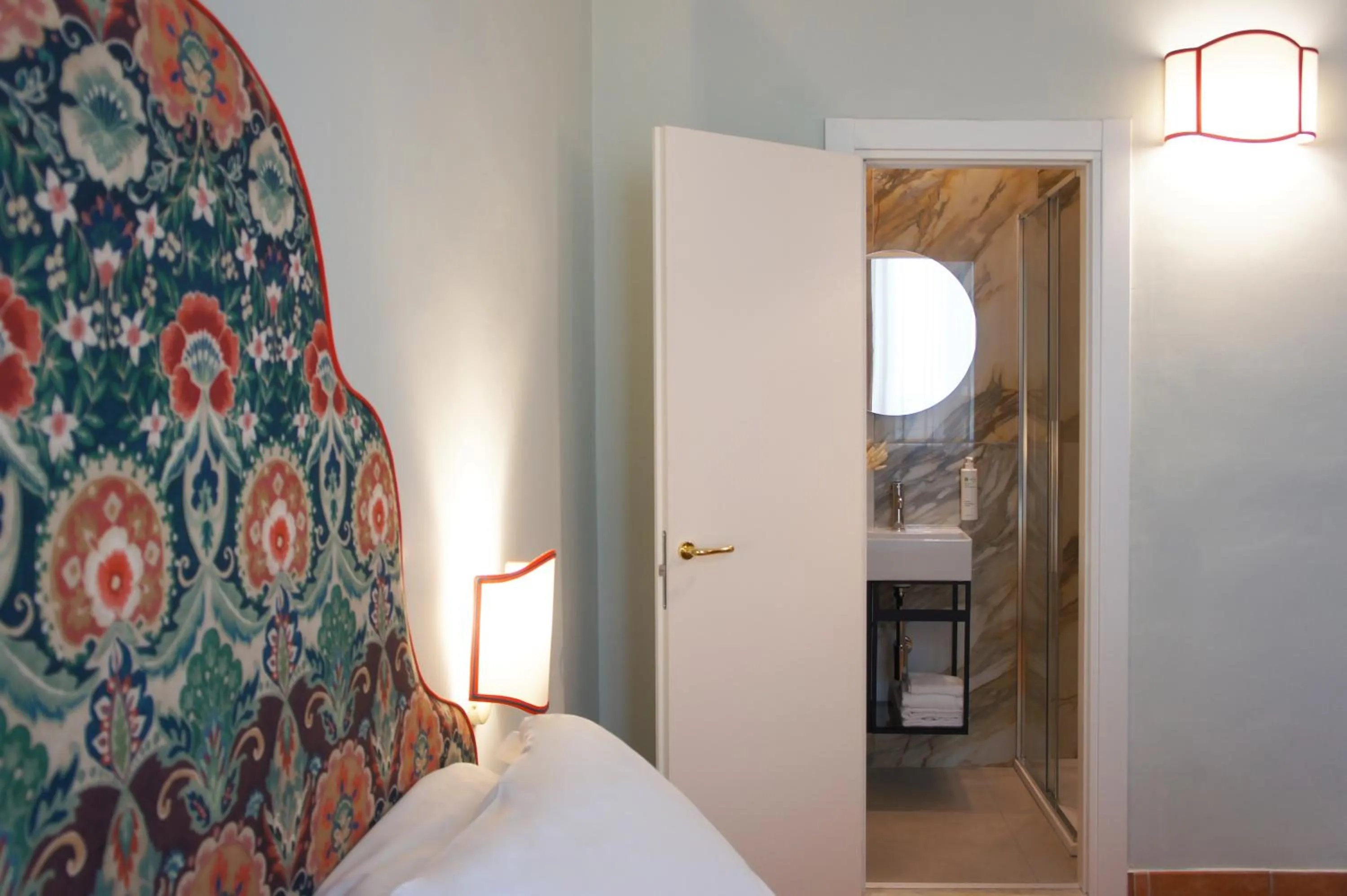 Bed in Hotel Galileo