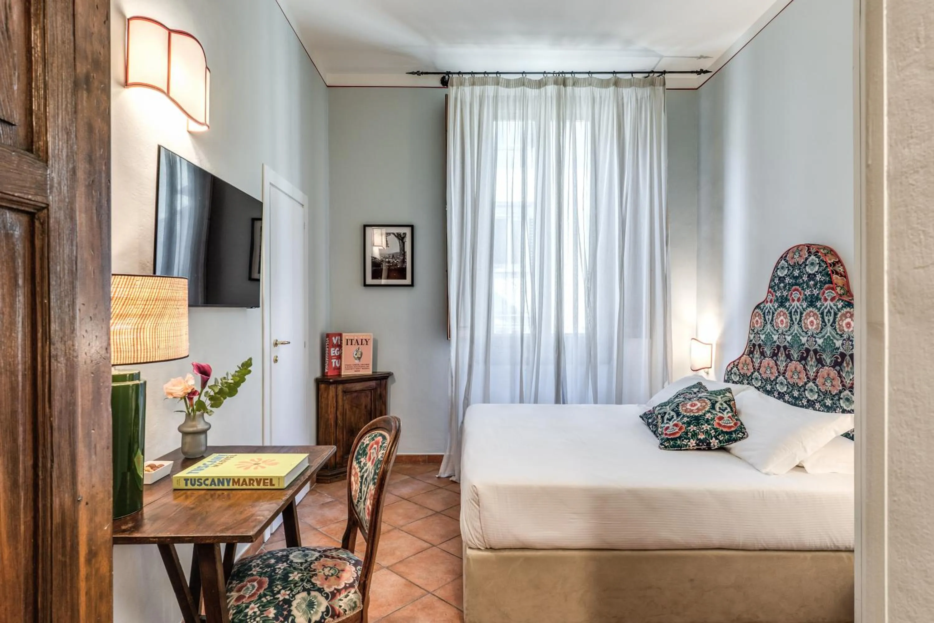 Bed in Hotel Galileo