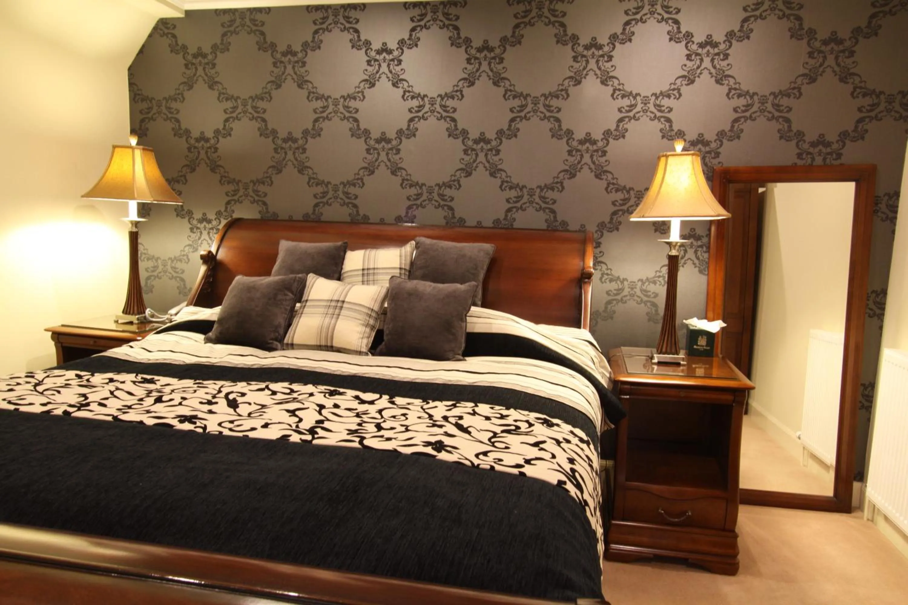 Bed in Mansion House Hotel