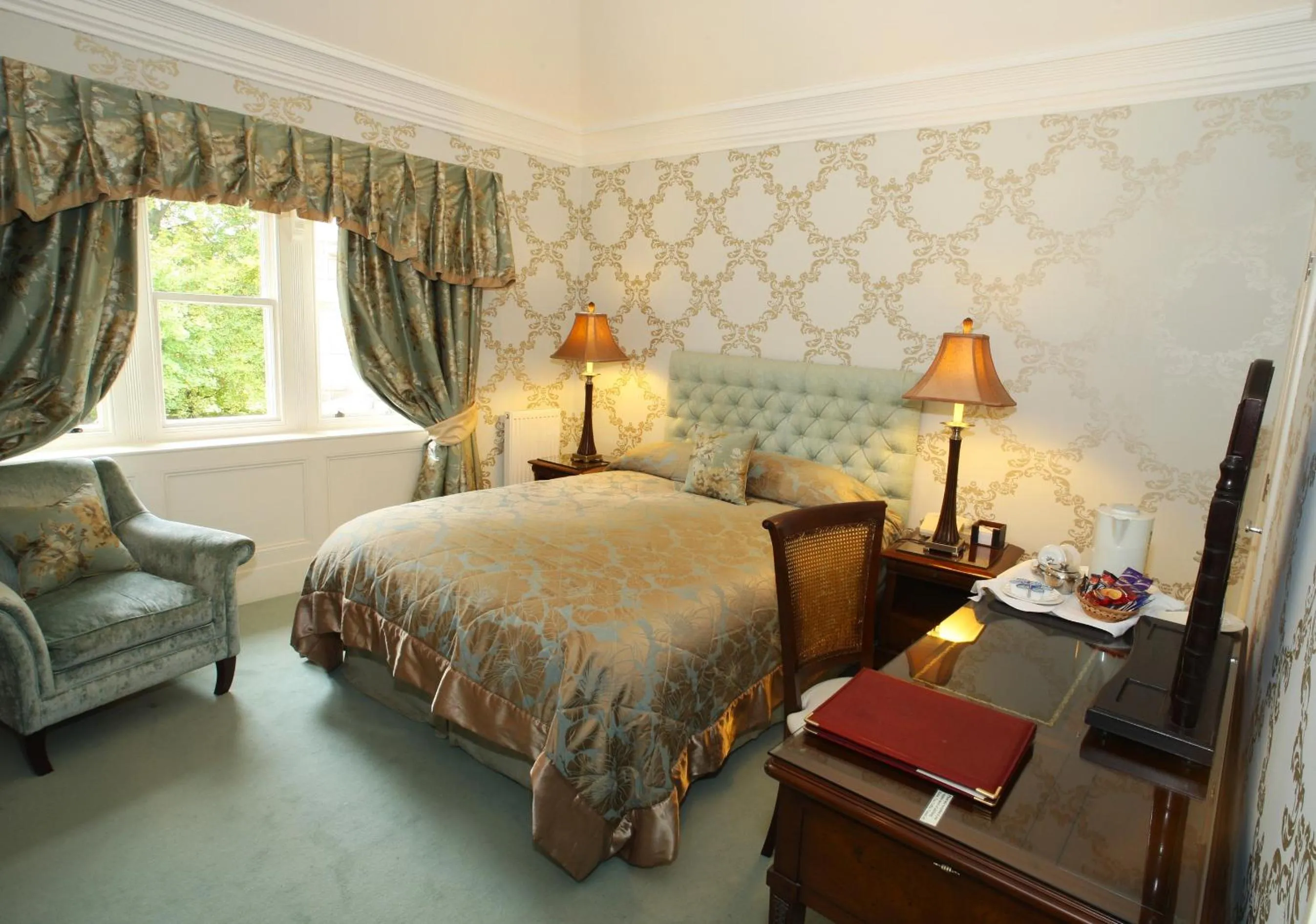 Bed in Mansion House Hotel