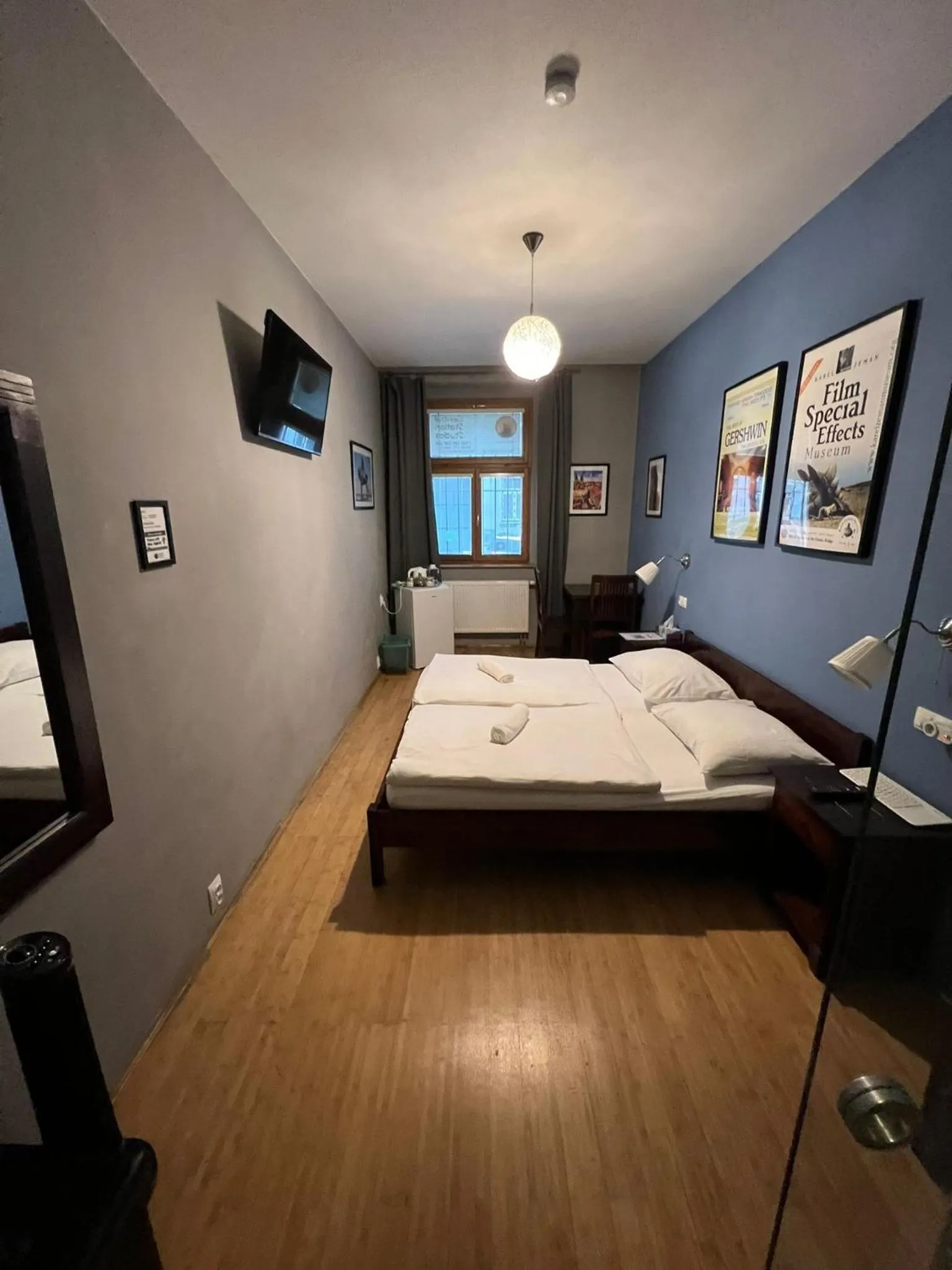 Bedroom, Bed in Central Studios