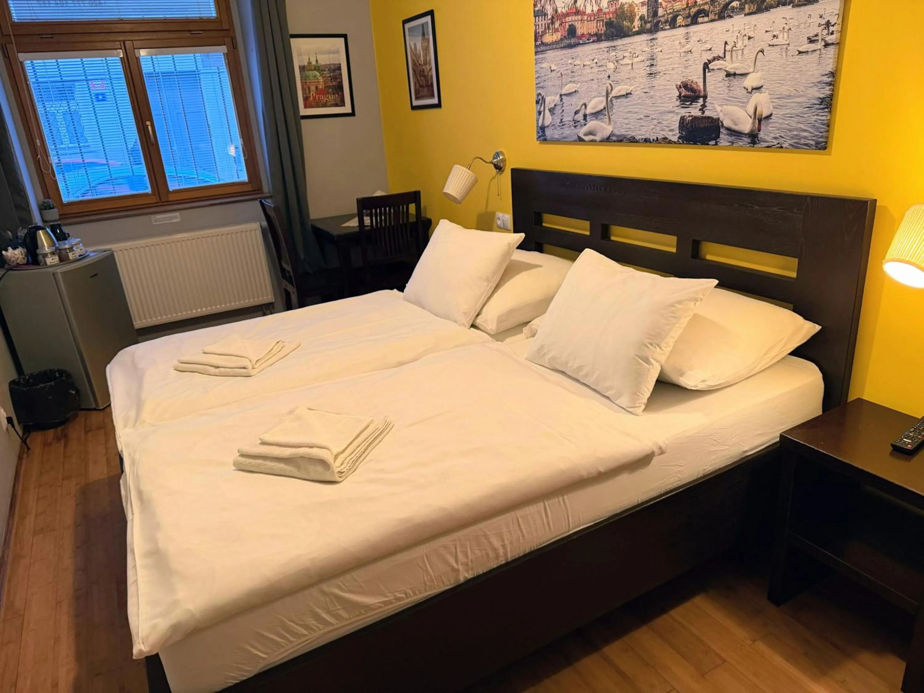 Bedroom, Bed in Central Studios