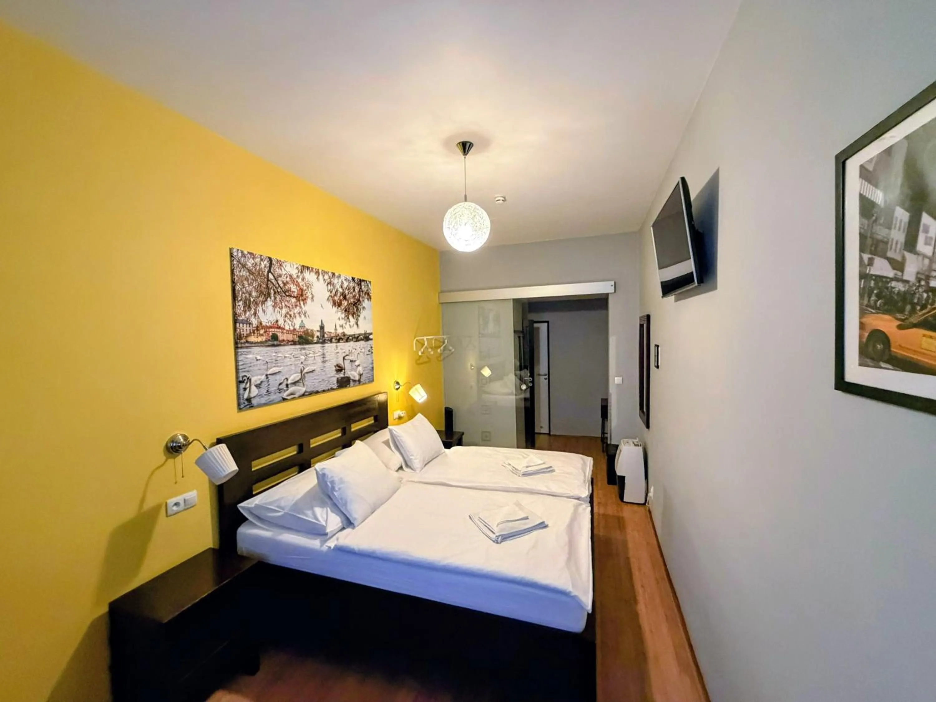 Bedroom, Bed in Central Studios