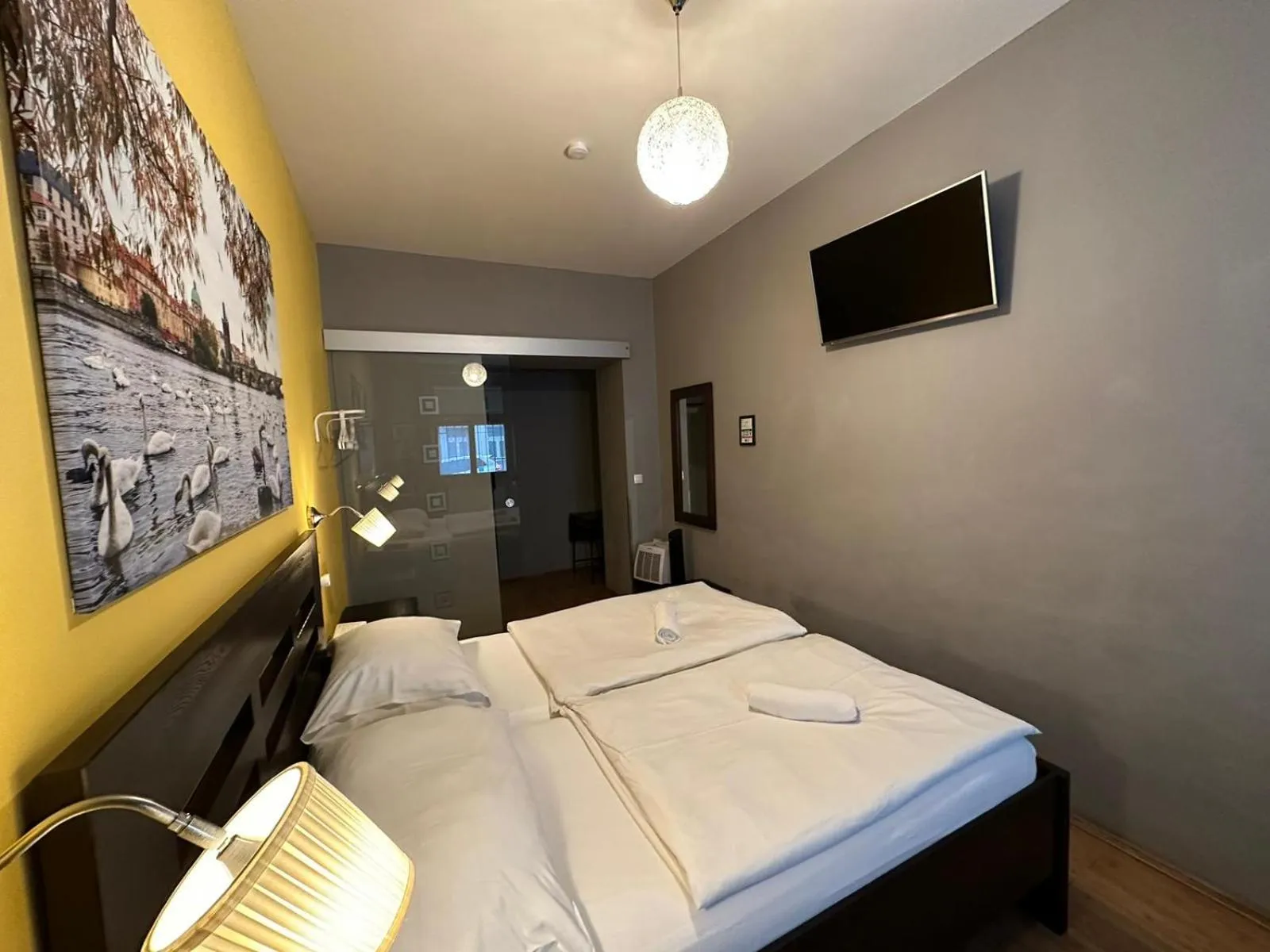 Bedroom, Bed in Central Studios