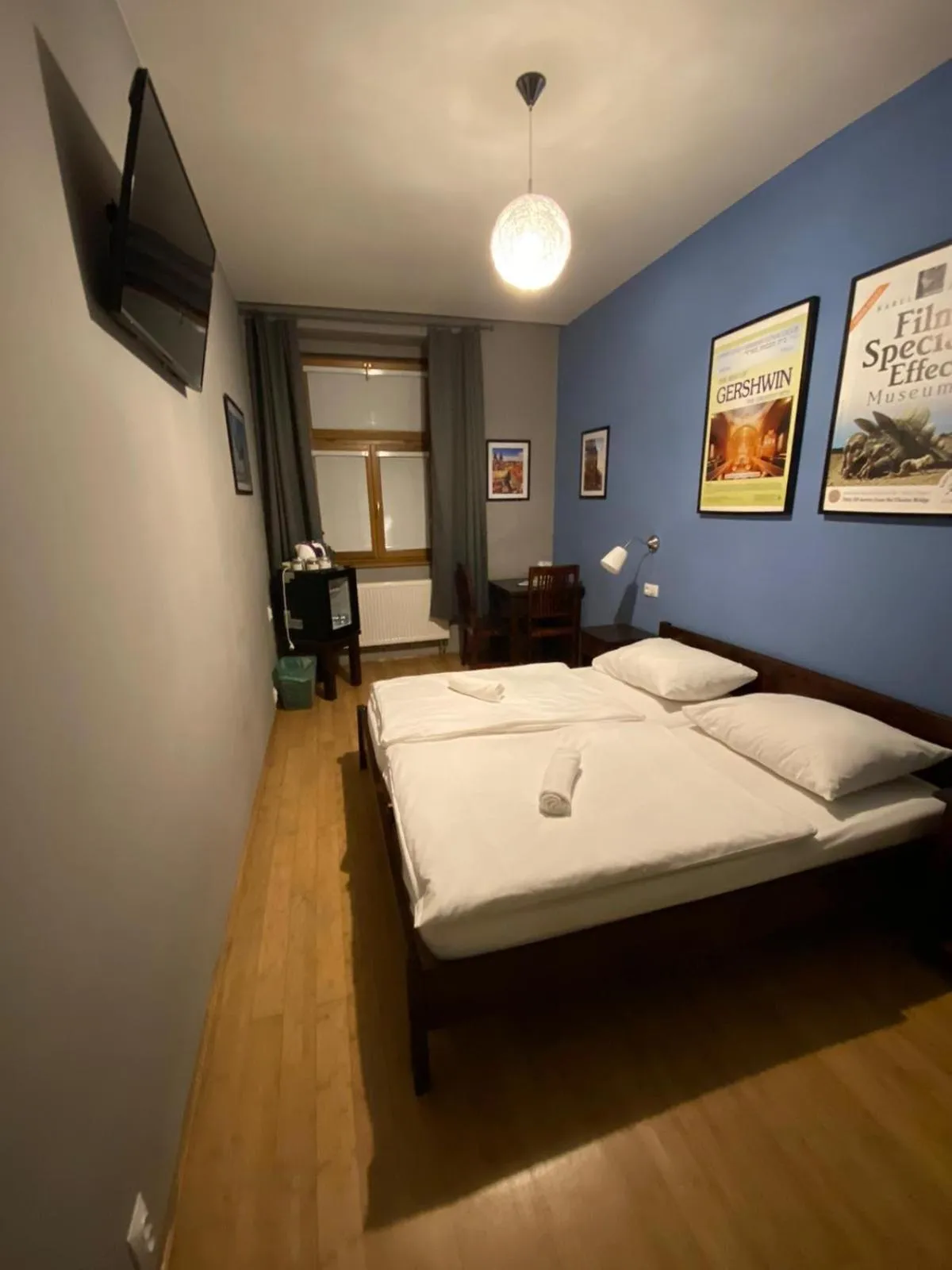 Bedroom, Bed in Central Studios