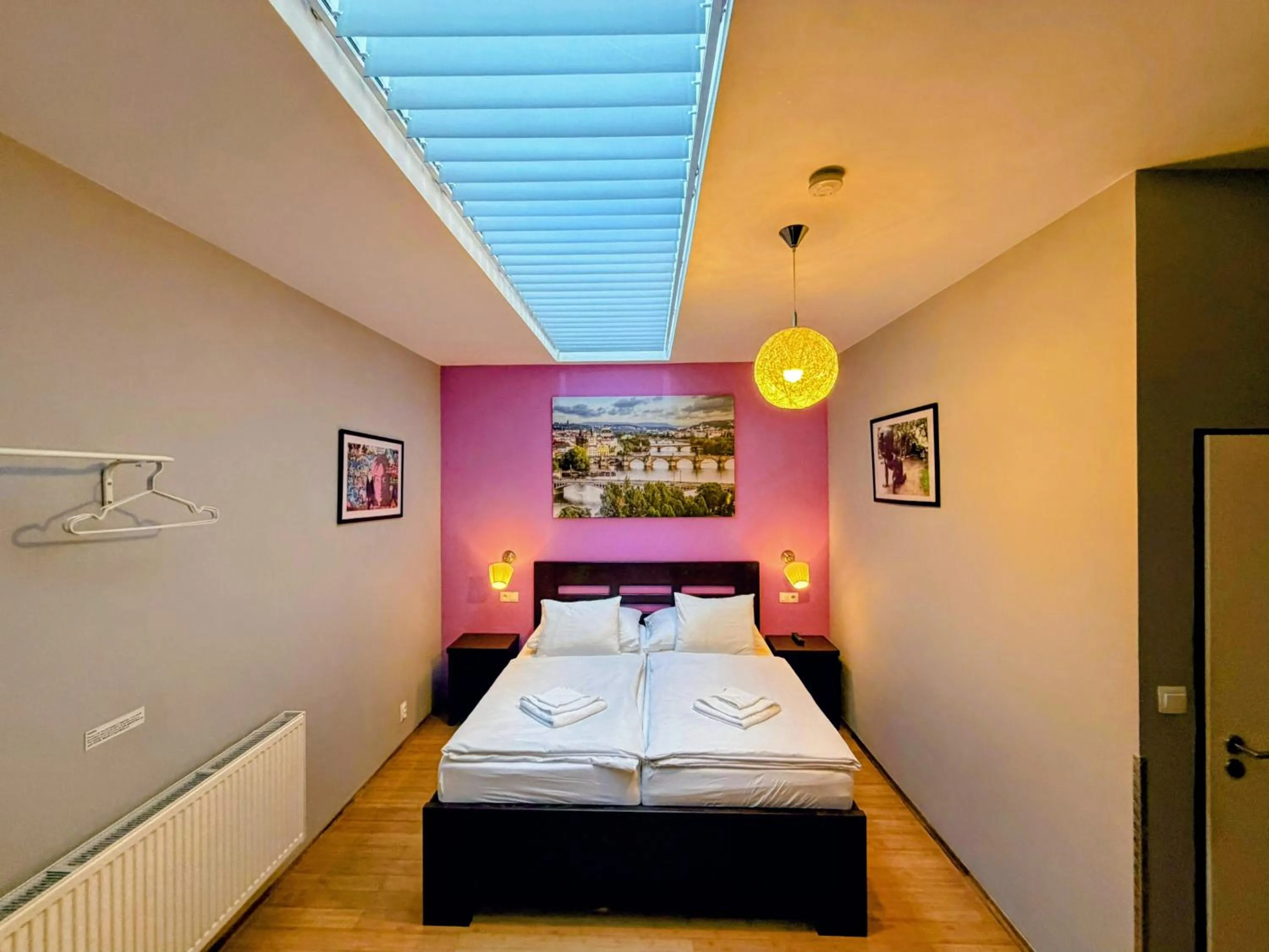 Bedroom, Bed in Central Studios