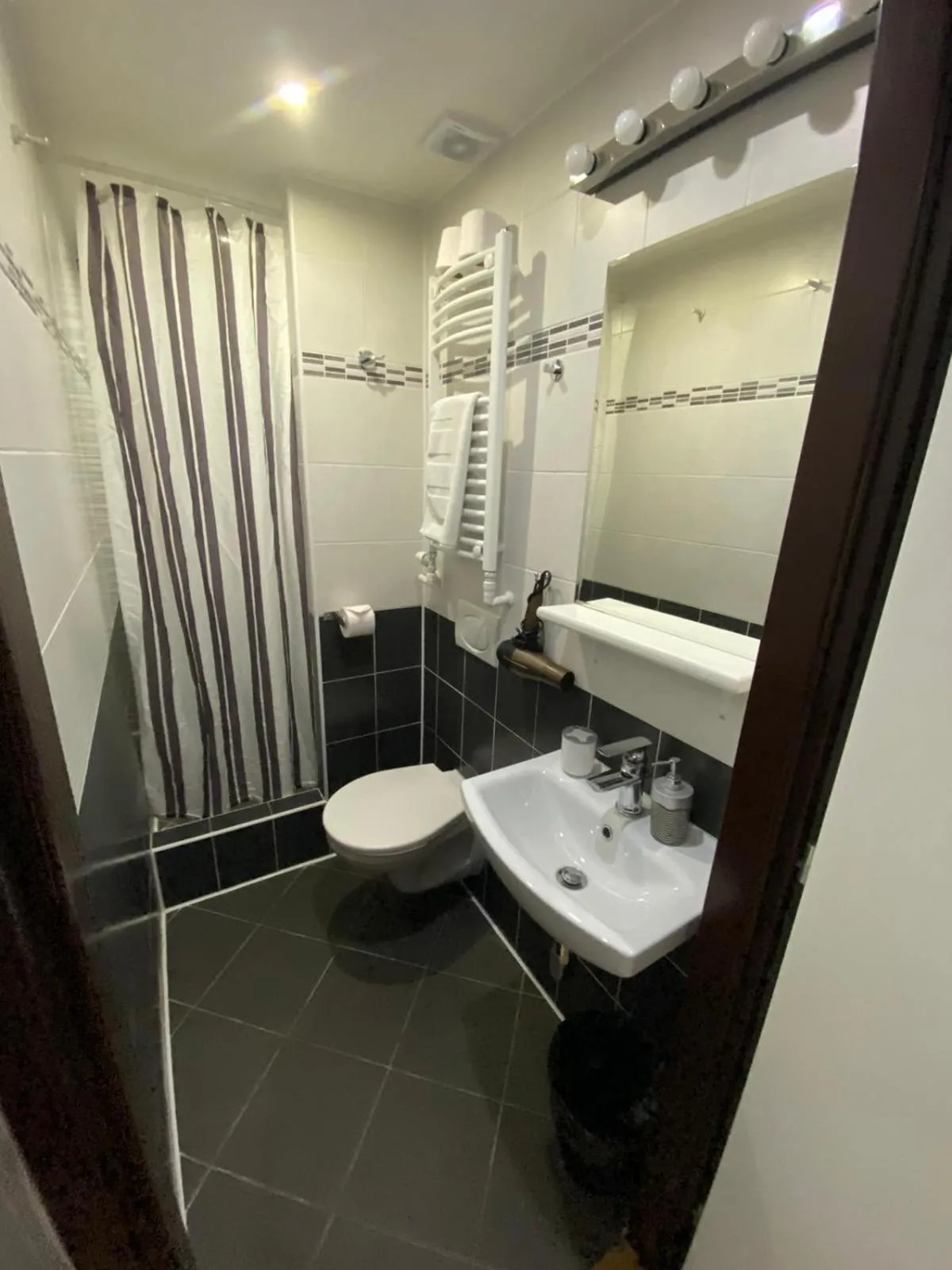 Bathroom in Central Studios