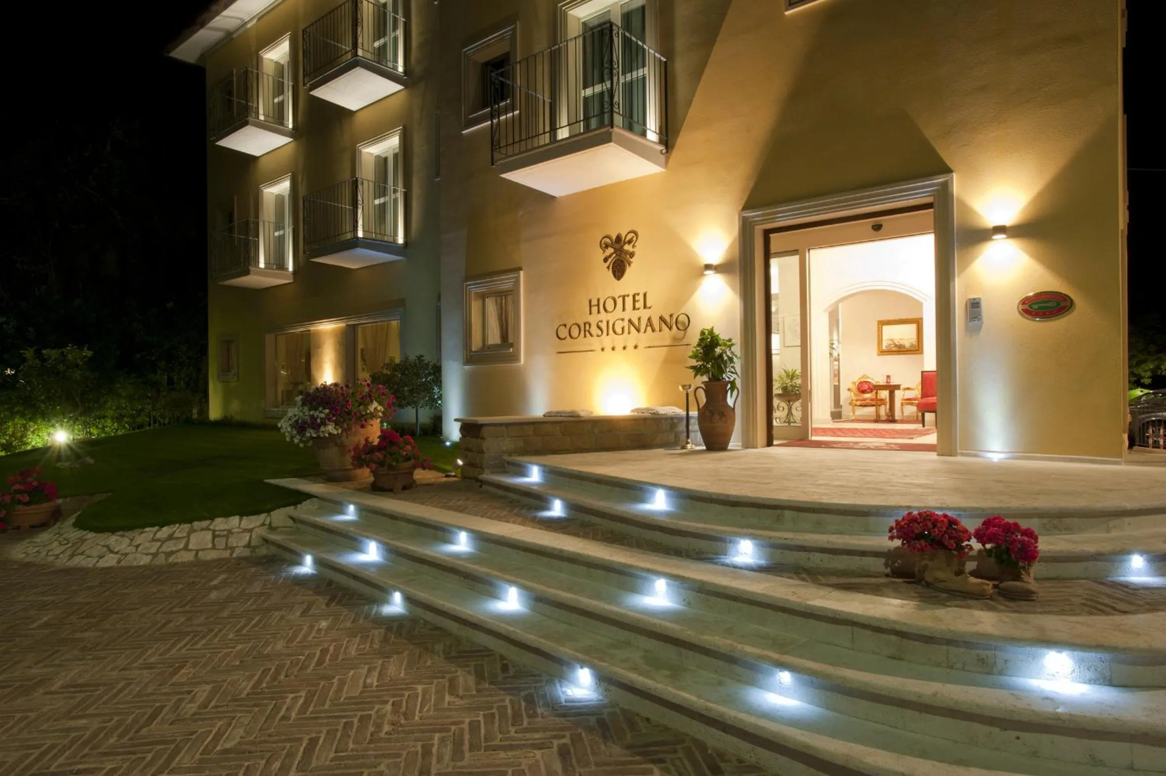 Facade/entrance in Hotel Corsignano