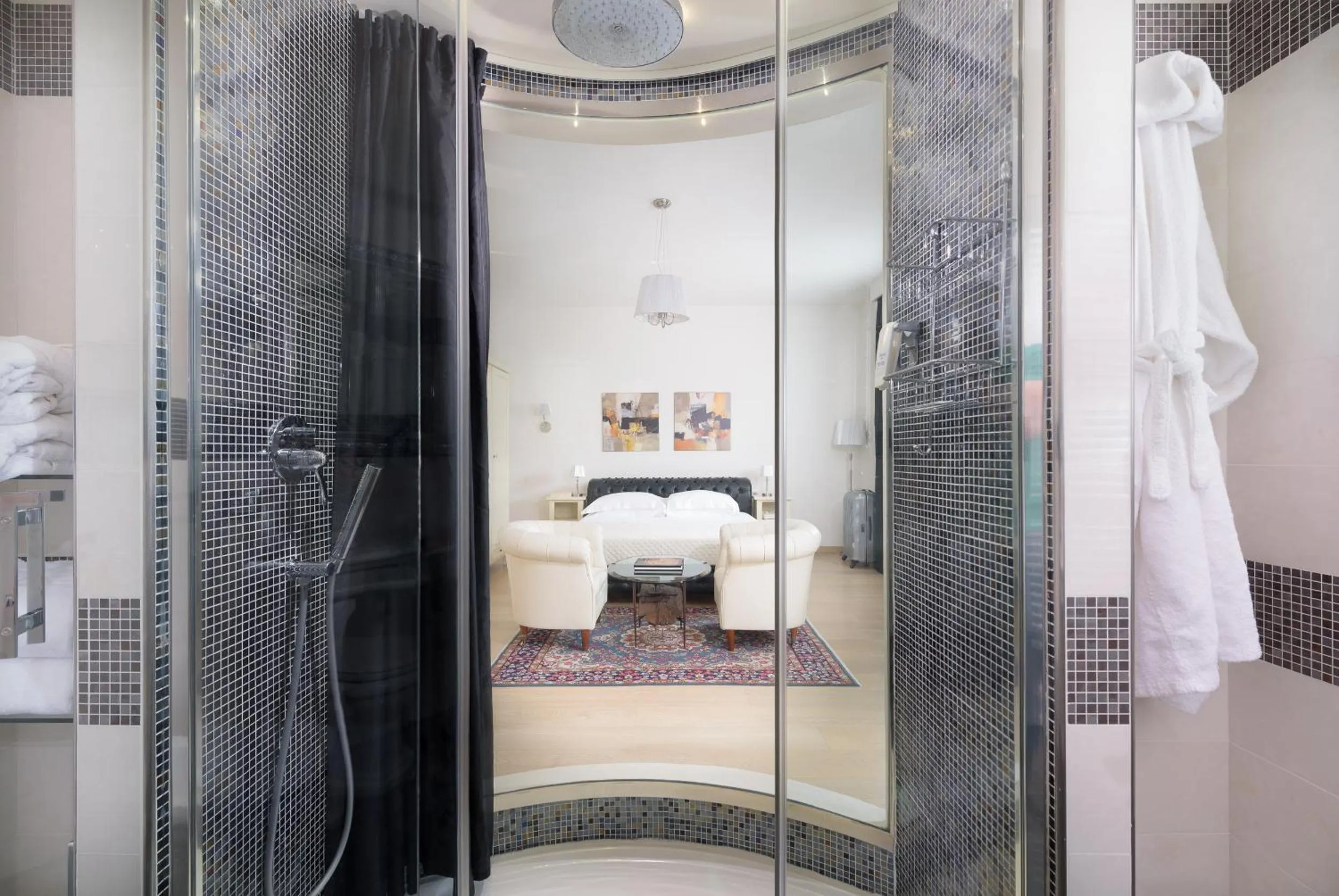 Shower in Hotel Corsignano