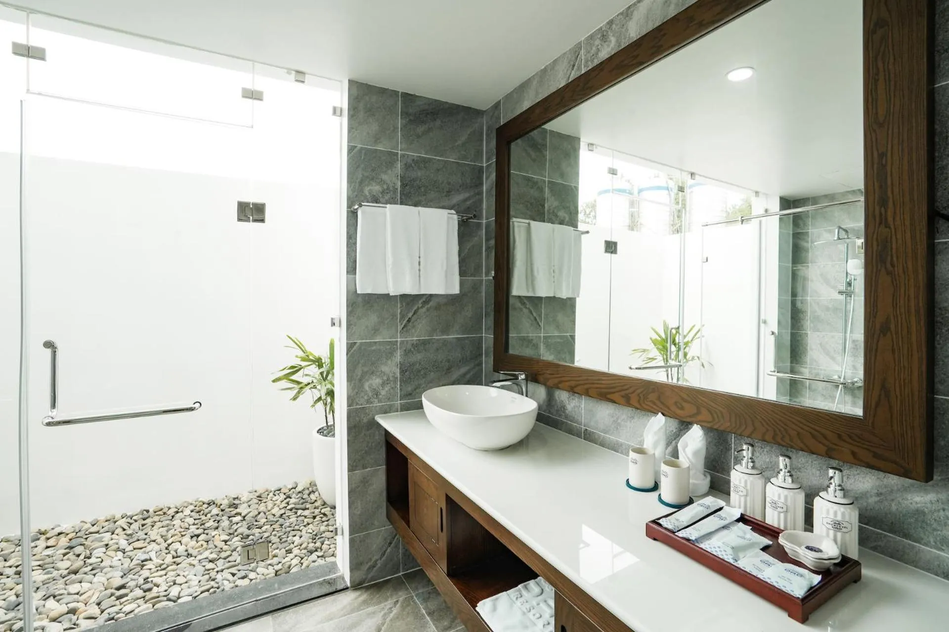 Bathroom in DAD Resort Phú Quốc