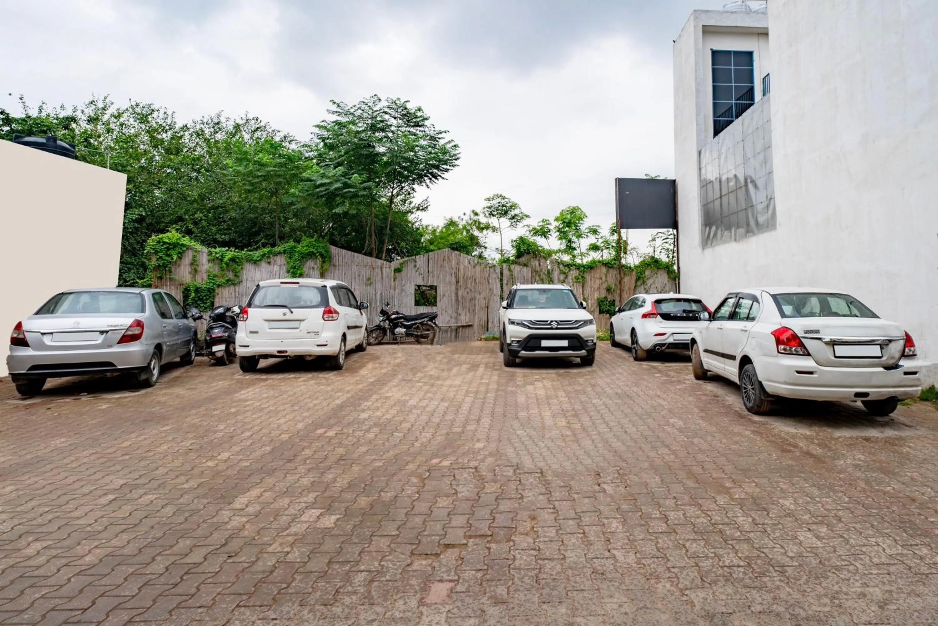 Parking in Treebo The Mountain Deer Valley Near PGI