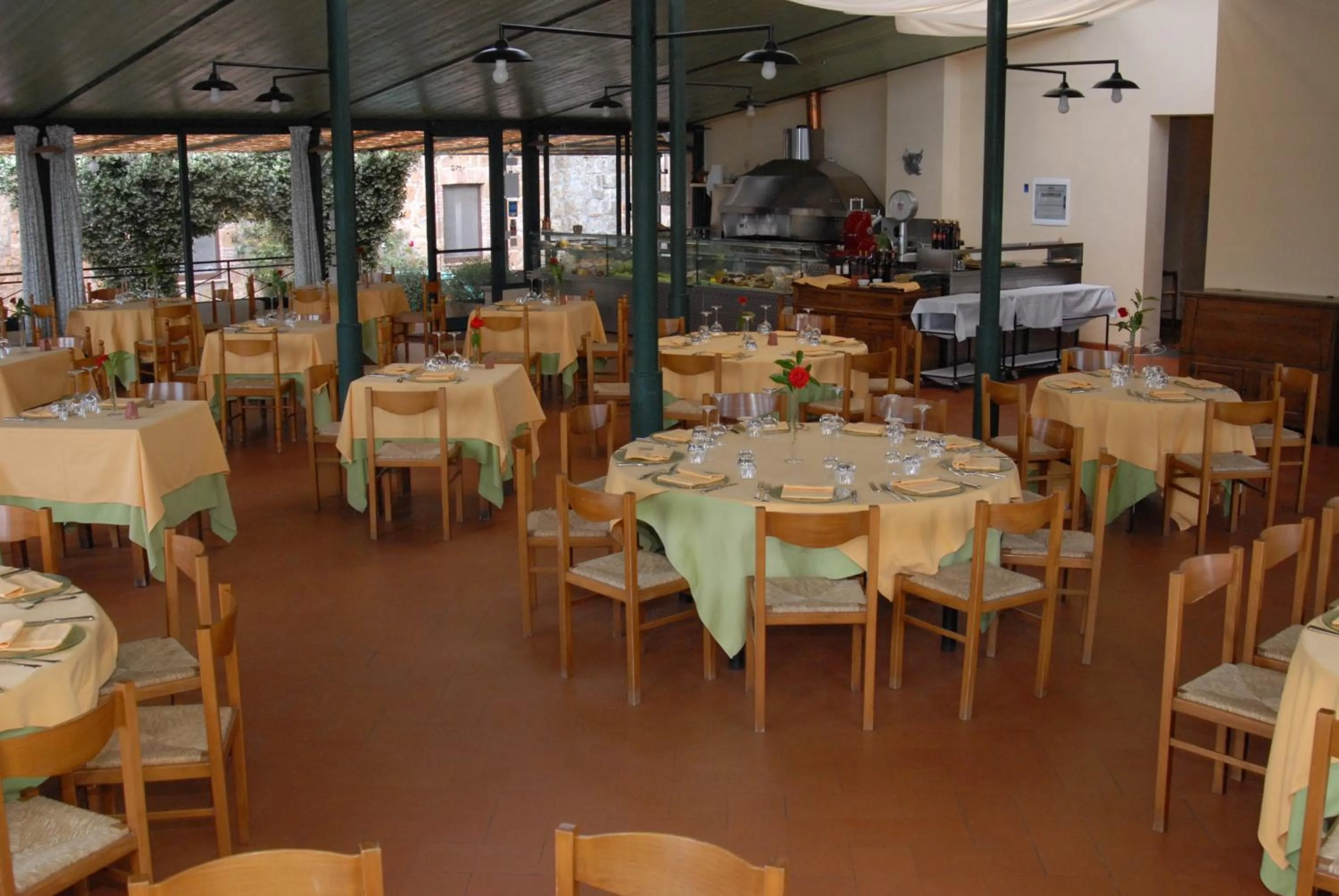 Restaurant/places to eat in Hotel Scilla
