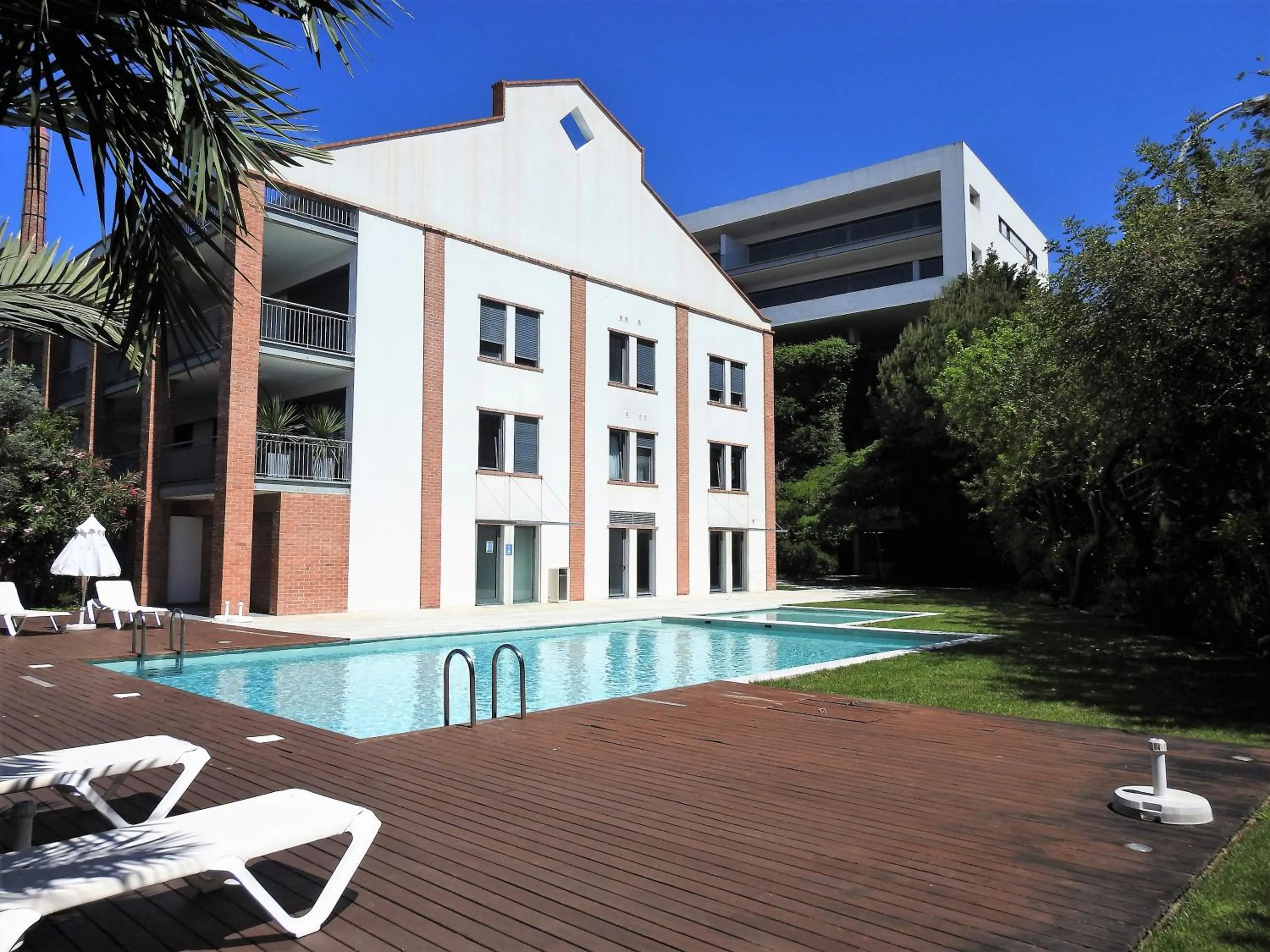 Swimming pool in Lagos Factory Yellow by Marina with AC