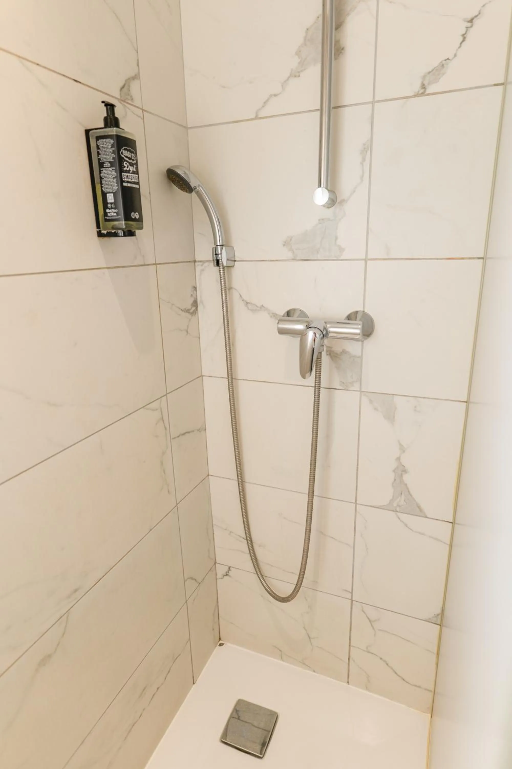 Shower in Ibis budget Brest Sud Plougastel - Hôtel rénové