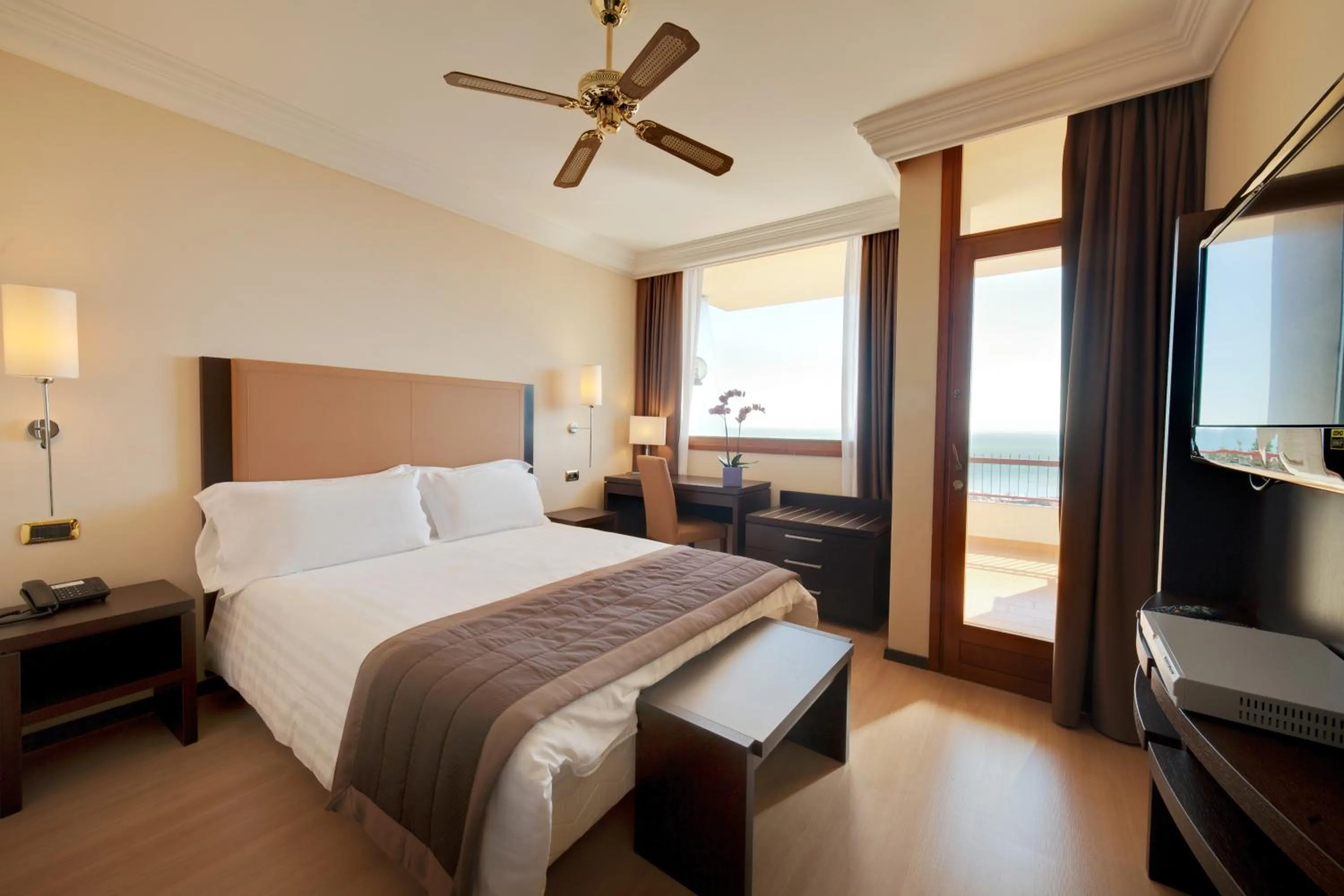 Junior Suite with Sea View in Nyala Suite Hotel