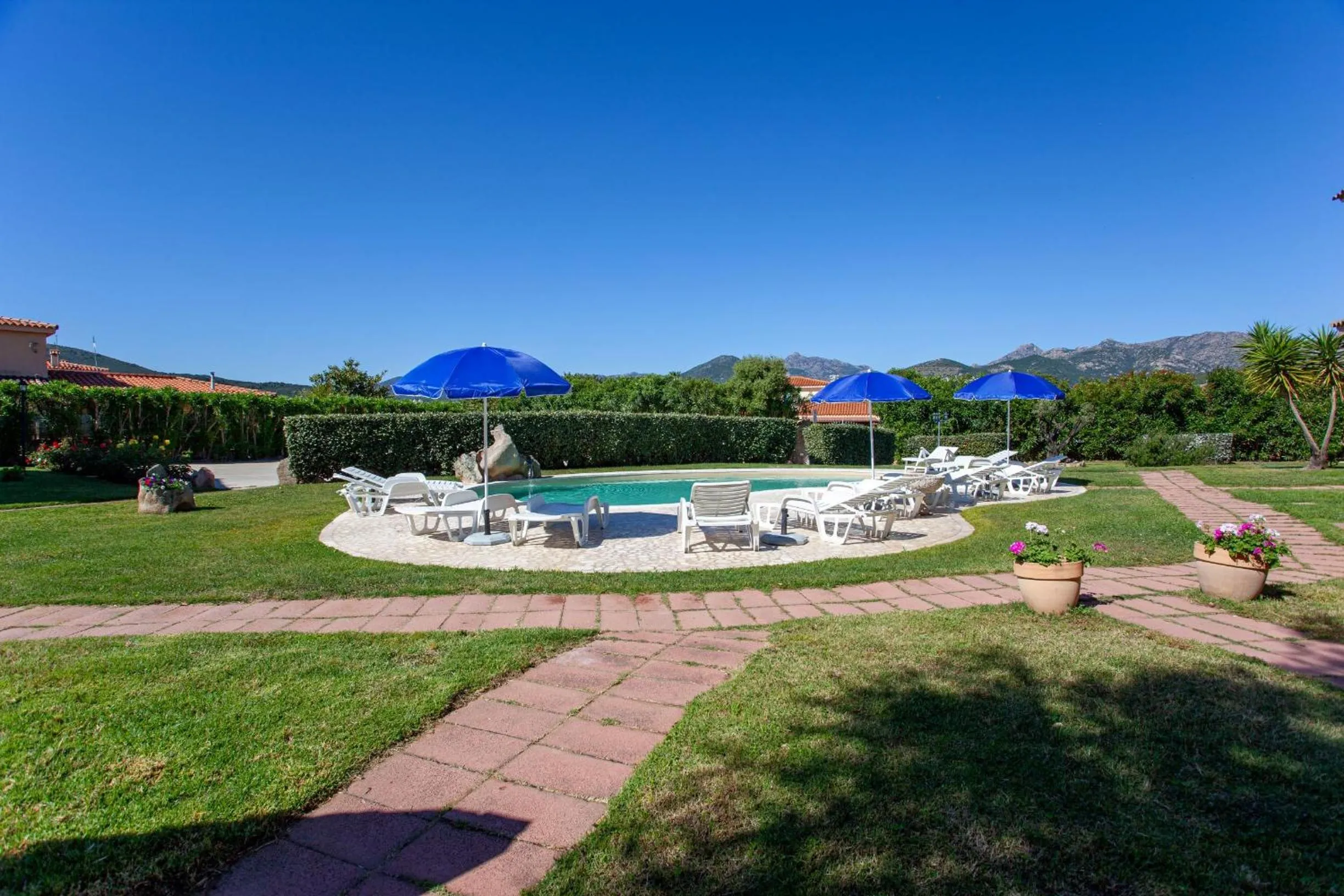 Pool view in Il Viandante