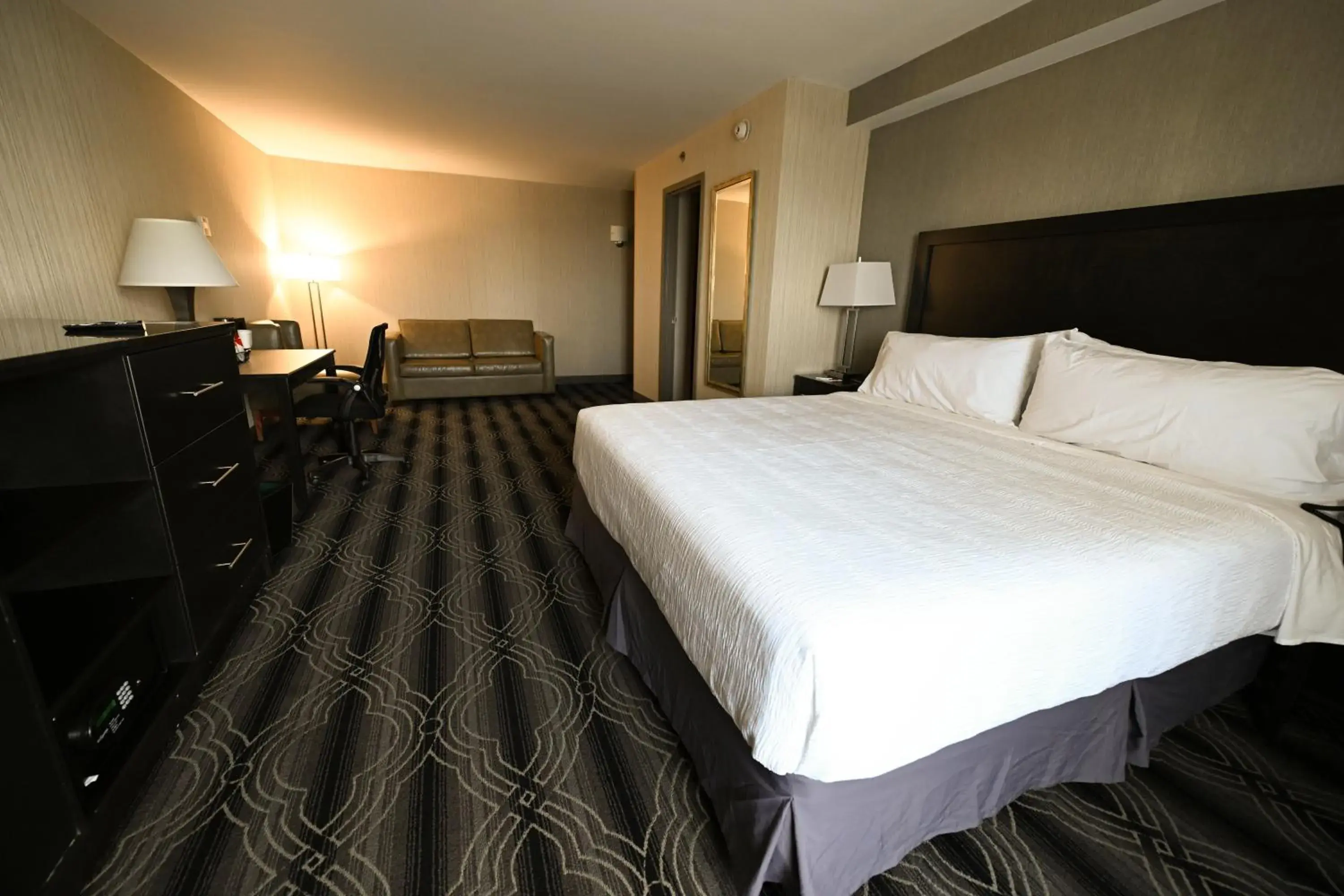 Superior King Room in Grand Resort Hotel - Mt Laurel - Philadelphia Superior King Room in Grand Resort Hotel - Mt Laurel - Philadelphia