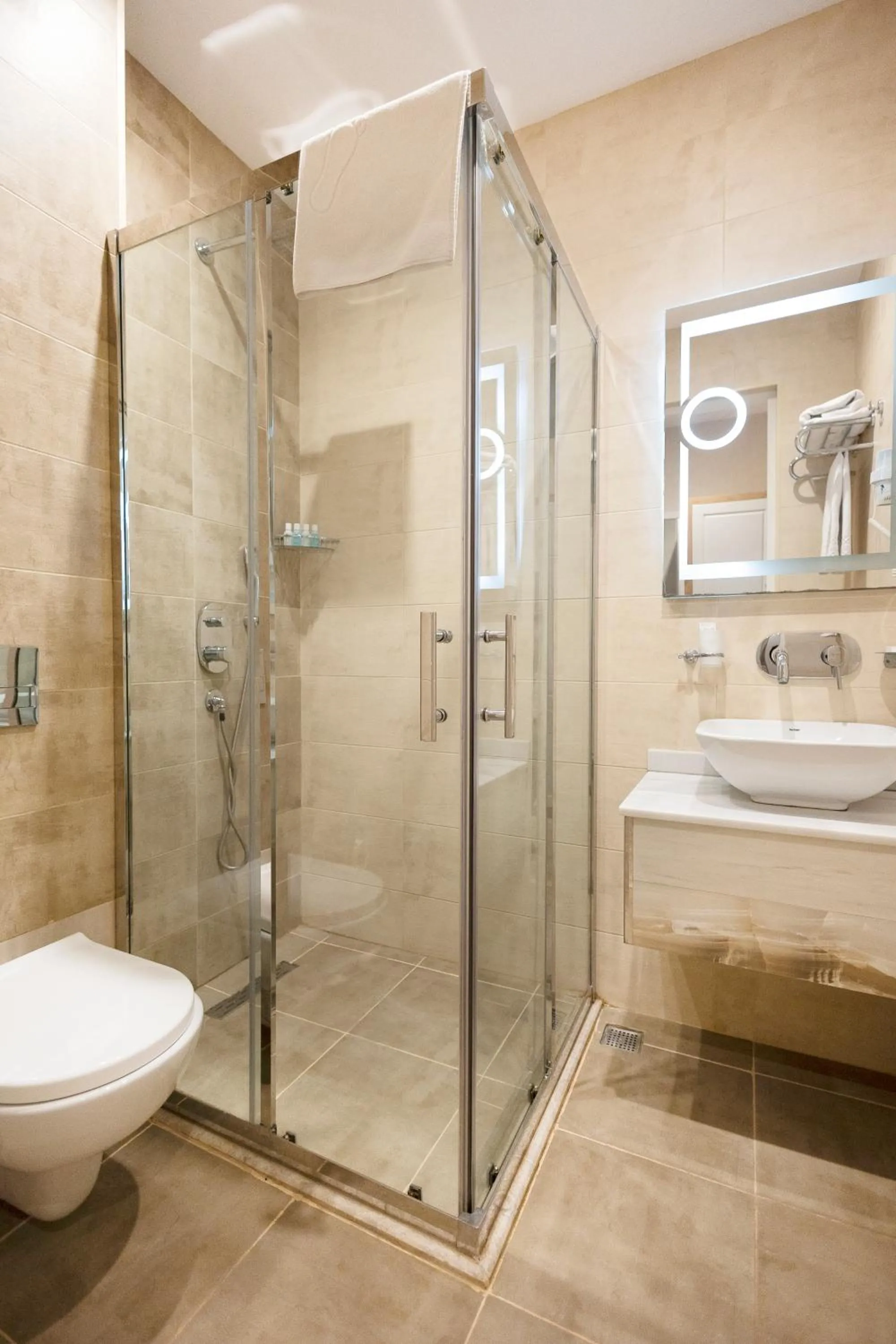 Shower in Merida Hotel Baku