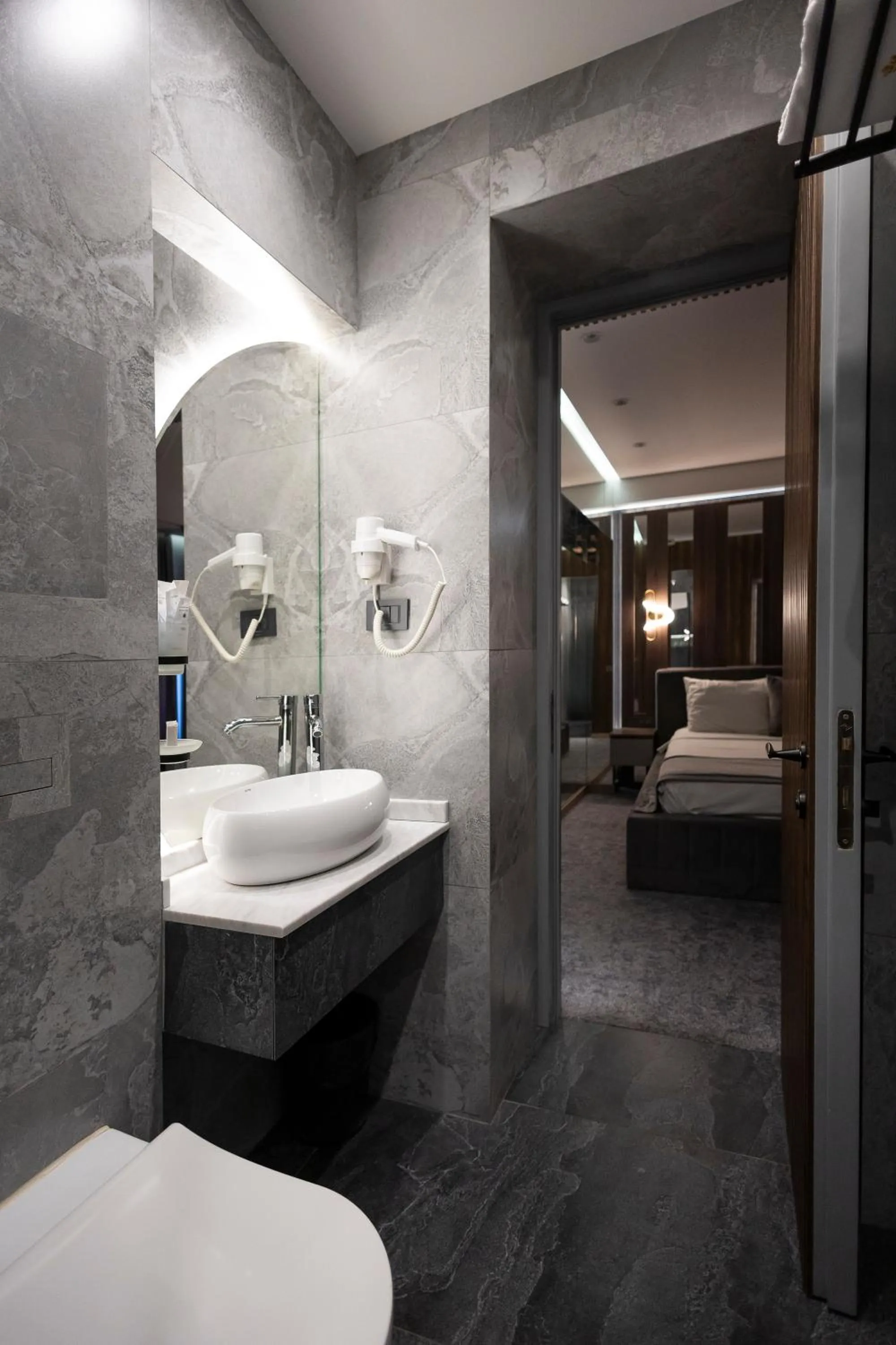Shower, Bed in Merida Hotel Baku