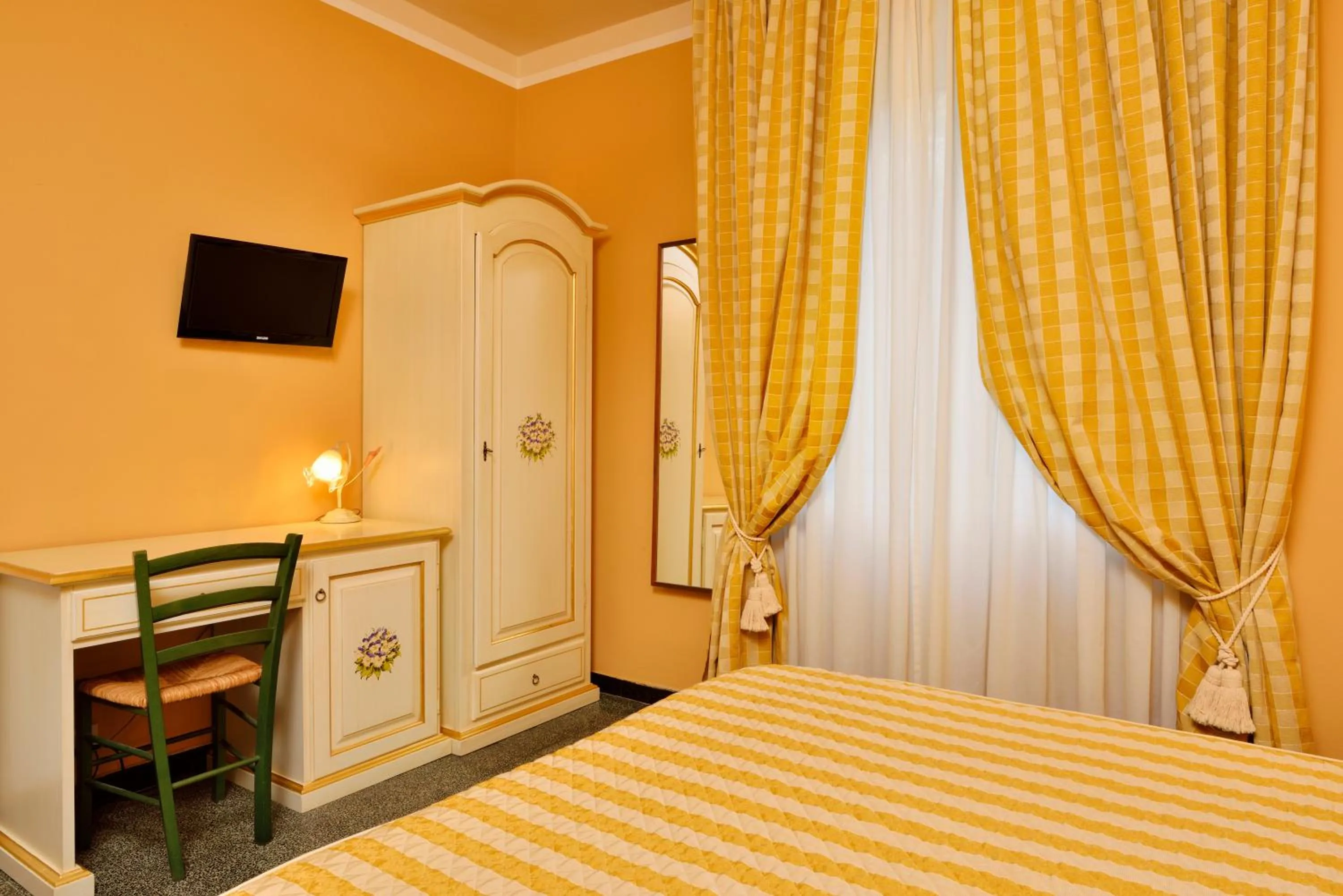 TV and multimedia, Bed in Antica Locanda Luigina