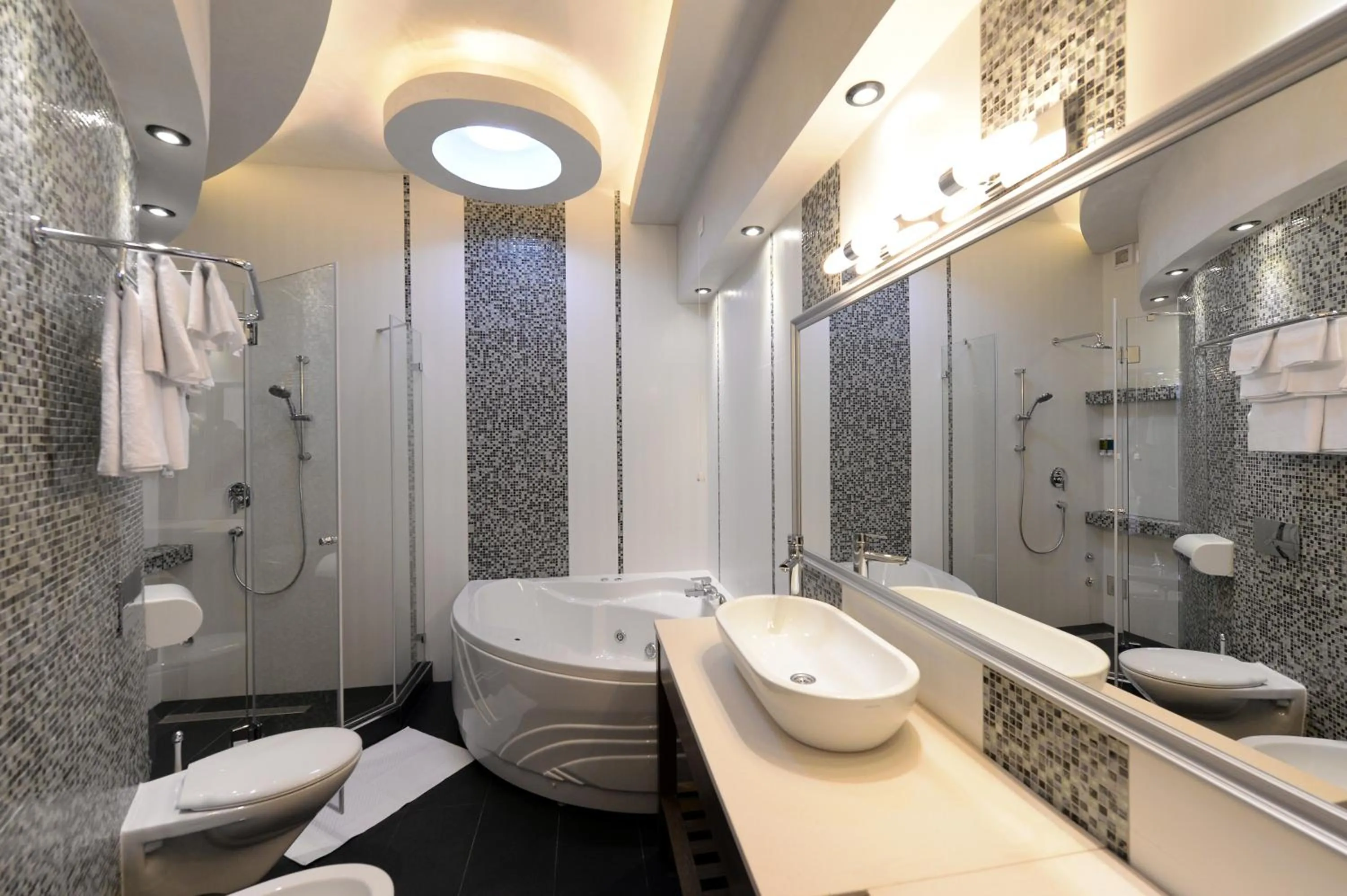 Shower in Hotel Majdan