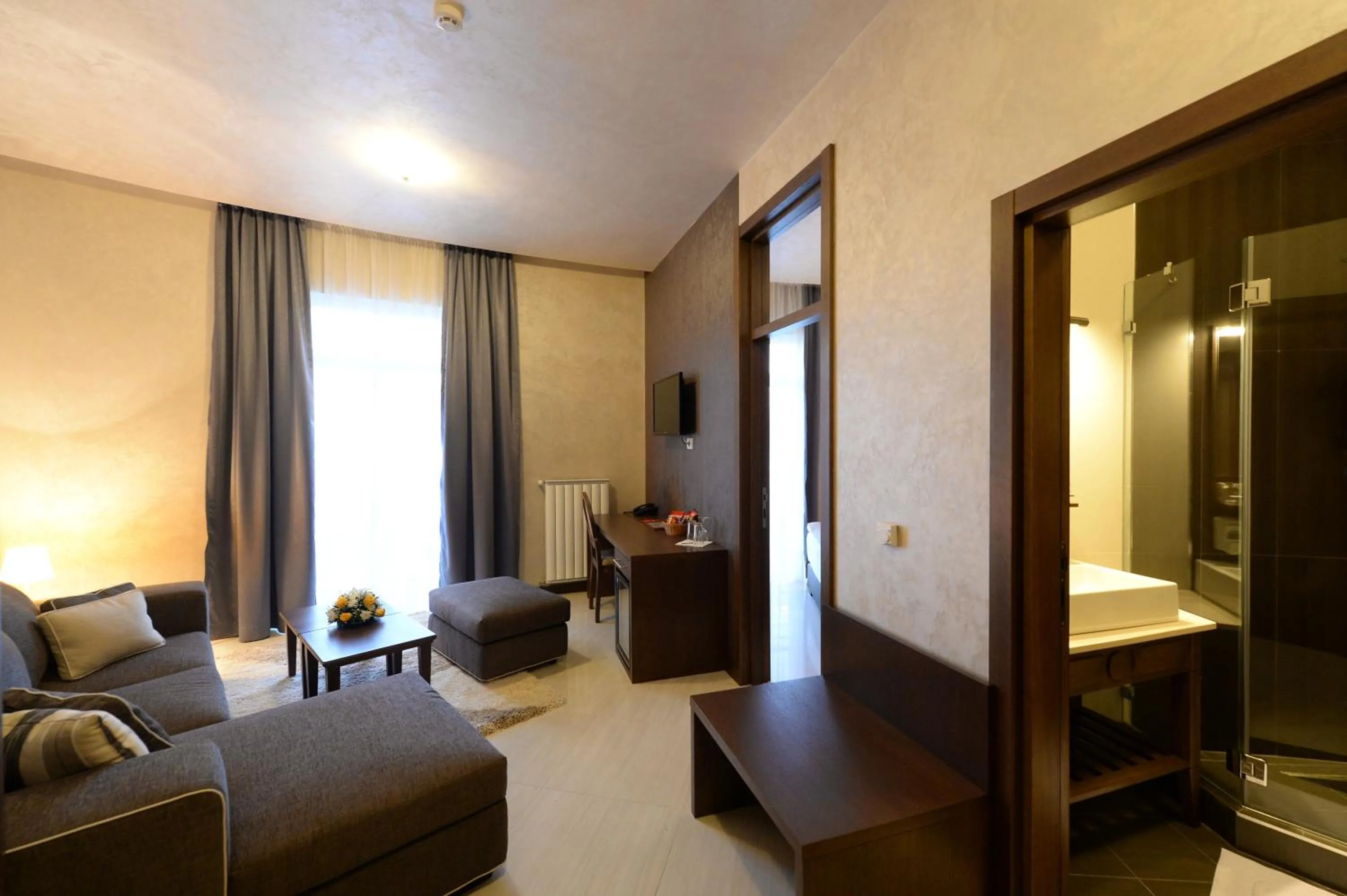 Bathroom, Bed in Hotel Majdan