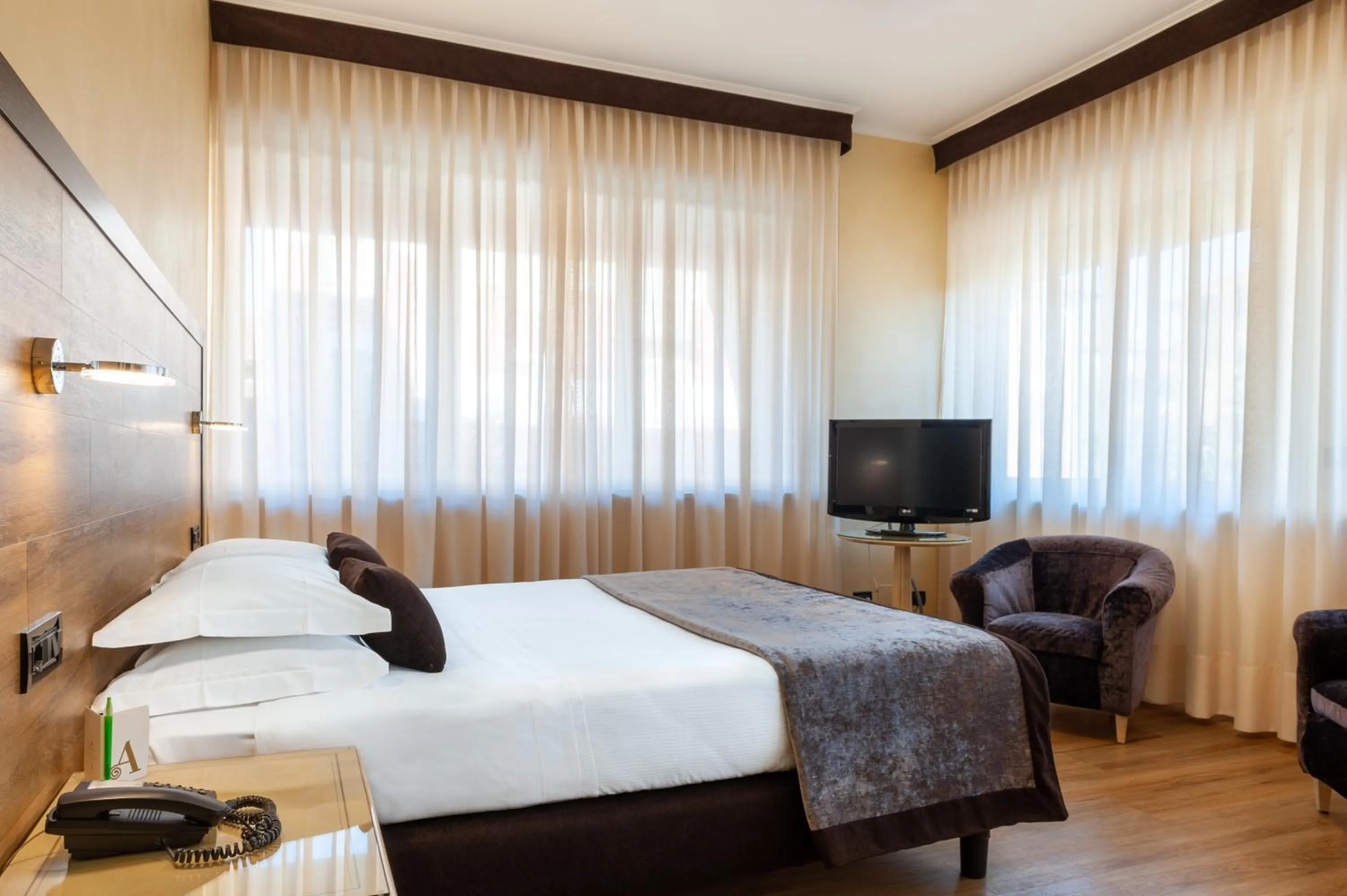 TV and multimedia, Bed in Augustus Hotel