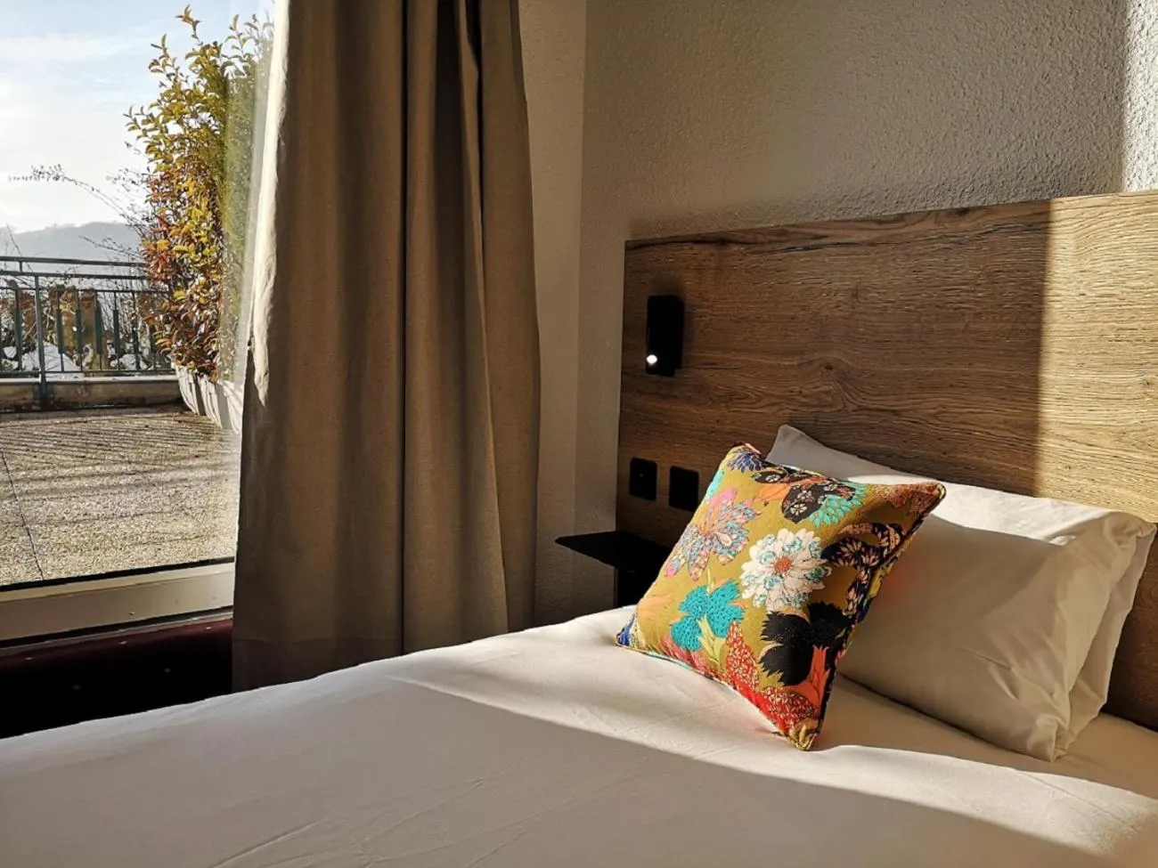 Balcony/Terrace, Bed in Hotel Les Mésanges