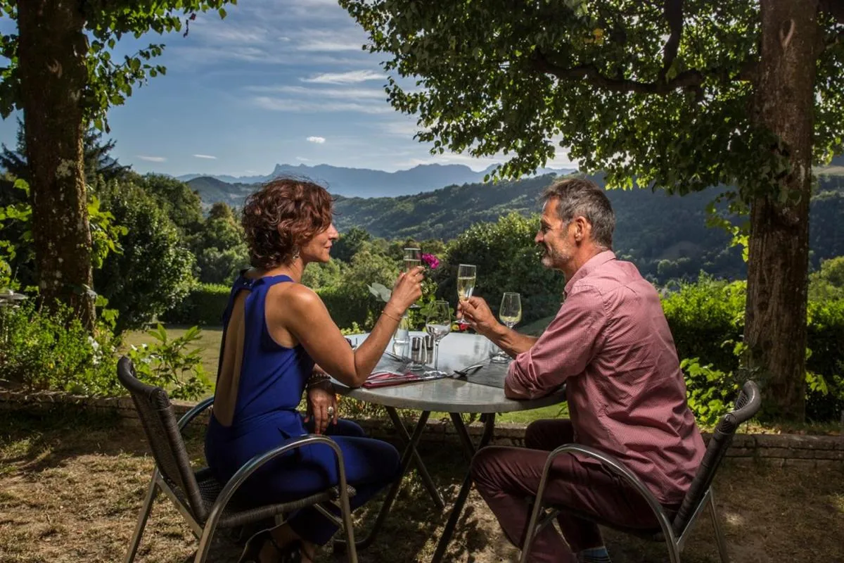 Patio in Hotel Les Mésanges