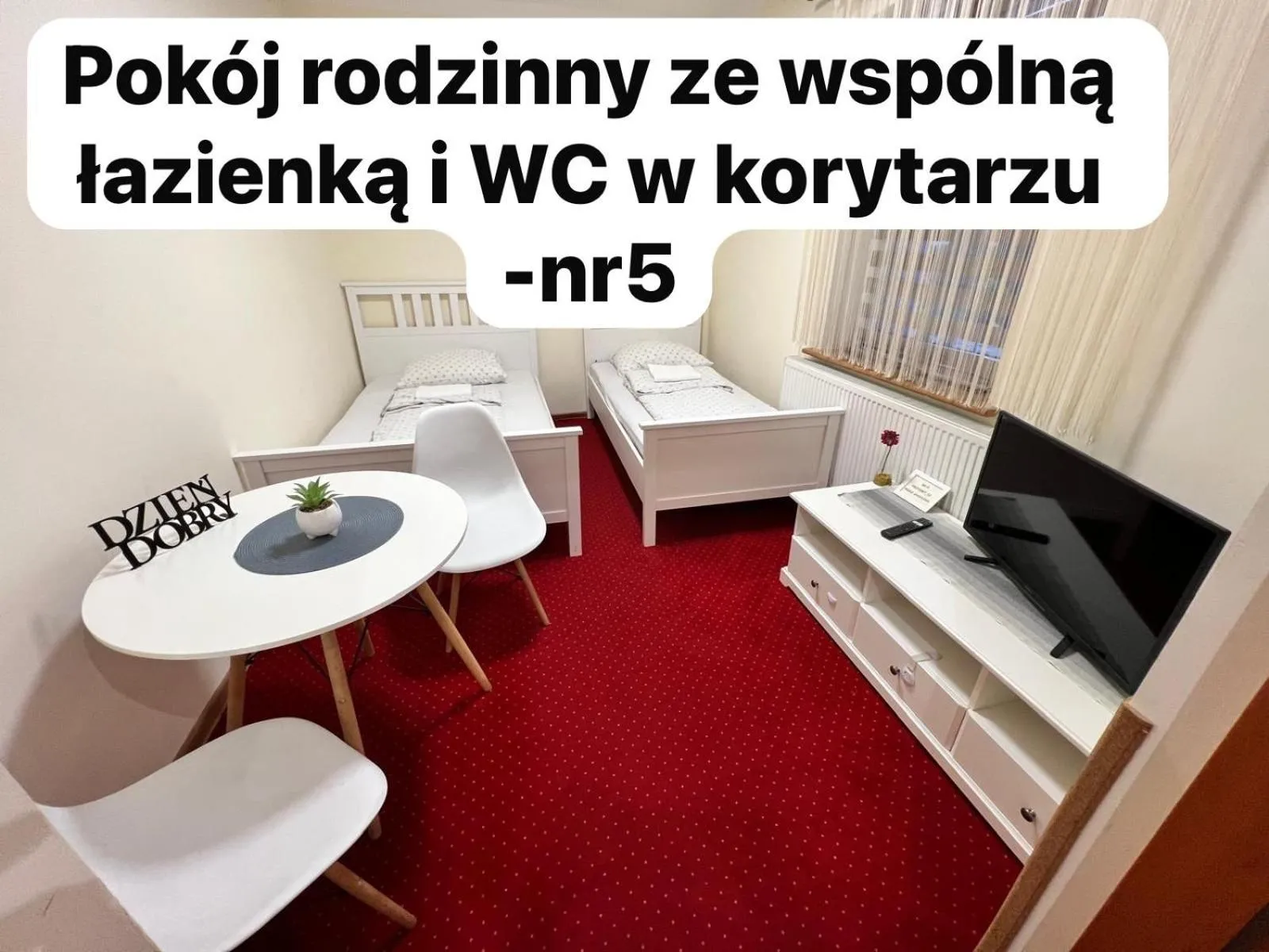 Family Room with Shared Bathroom in Noclegi AirportPark
