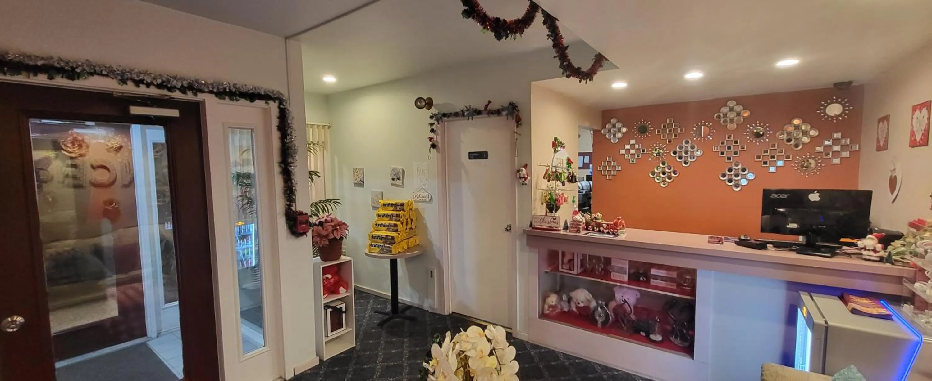 Lobby or reception in Inn of the Dove - Romantic Luxury Suites with Jacuzzi & Seasonal Fireplace at Harrisburg-Hershey-Philadelphia, PA