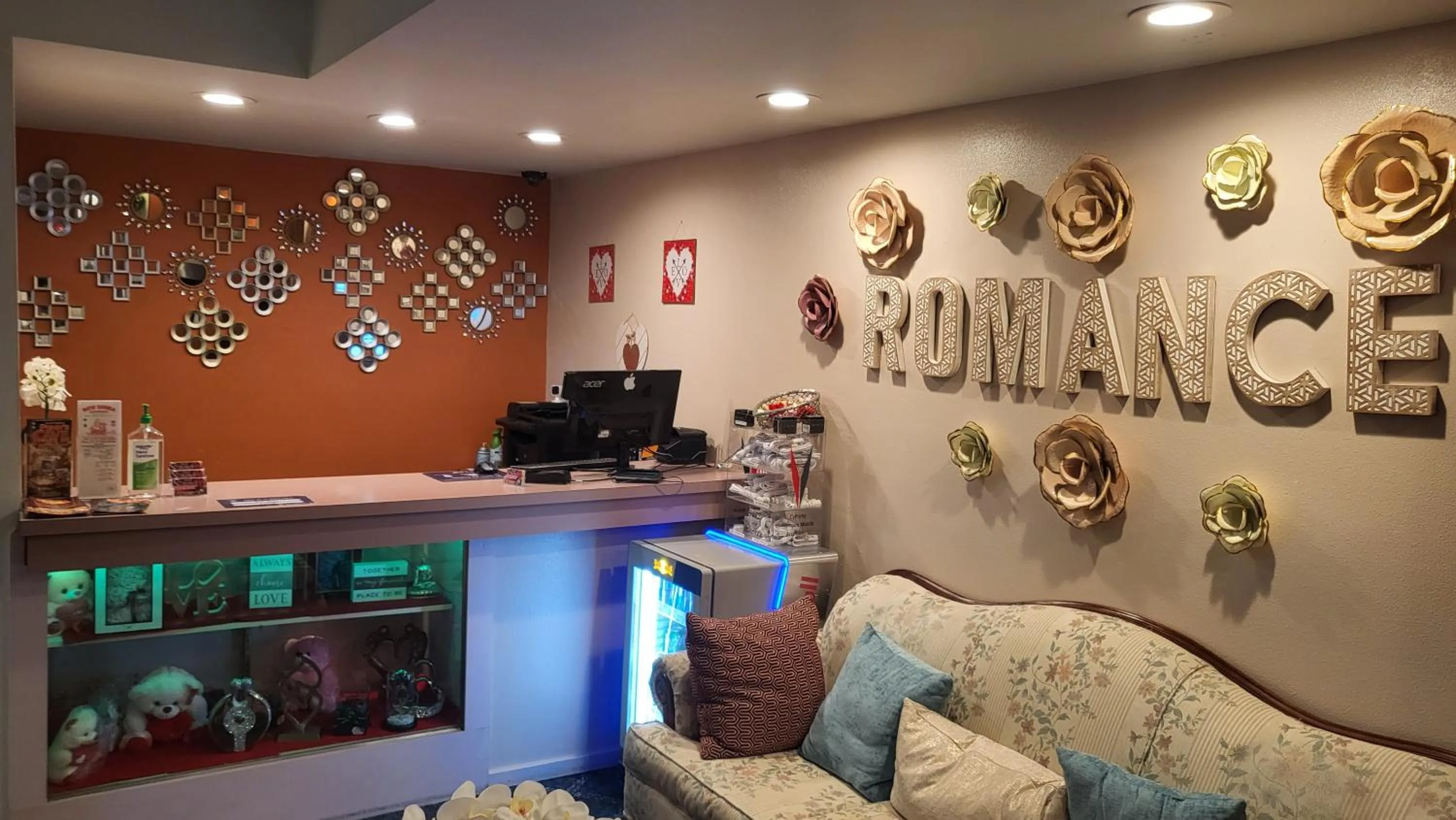 Lobby or reception in Inn of the Dove - Romantic Luxury Suites with Jacuzzi & Seasonal Fireplace at Harrisburg-Hershey-Philadelphia, PA