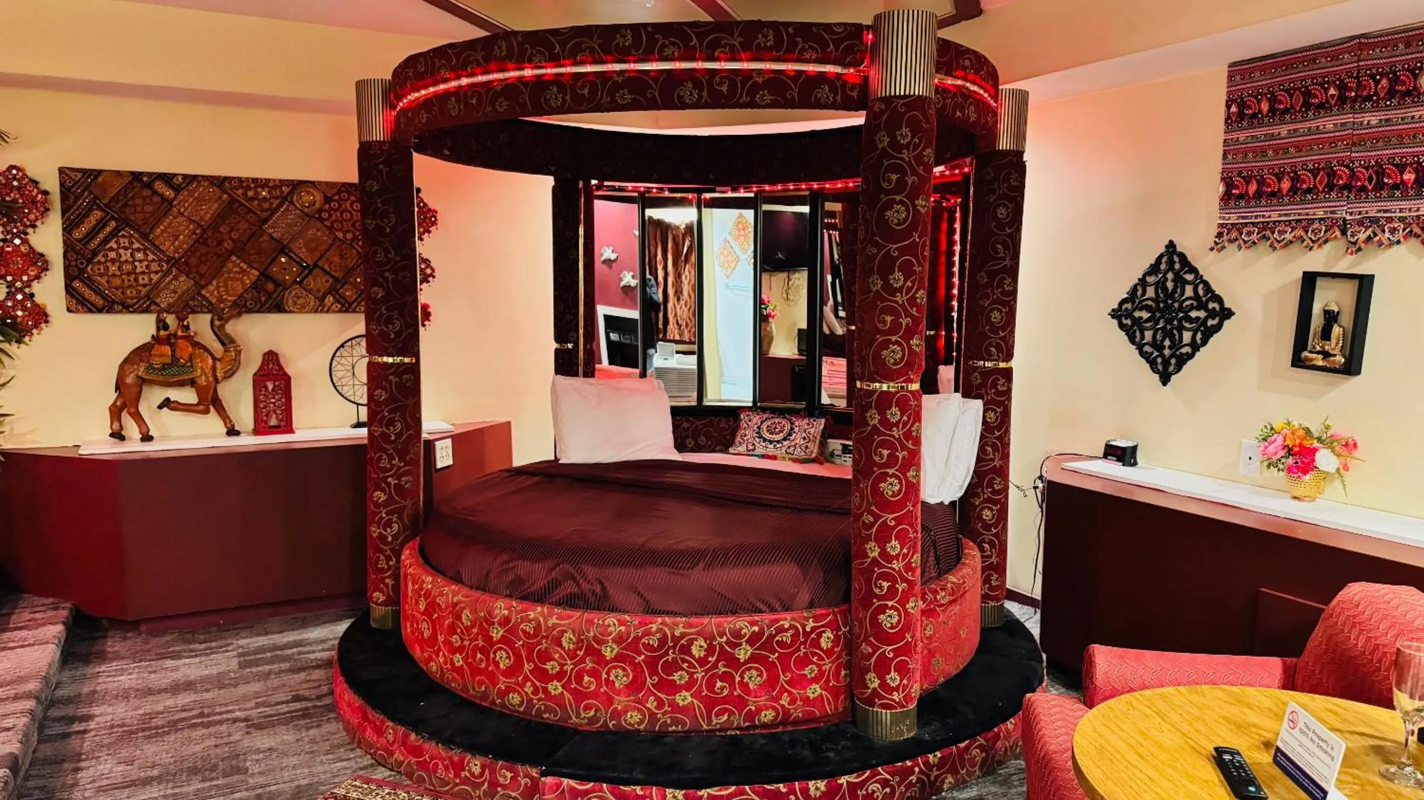 Bed in Inn of the Dove Harrisburg-Hershey Romantic Suites