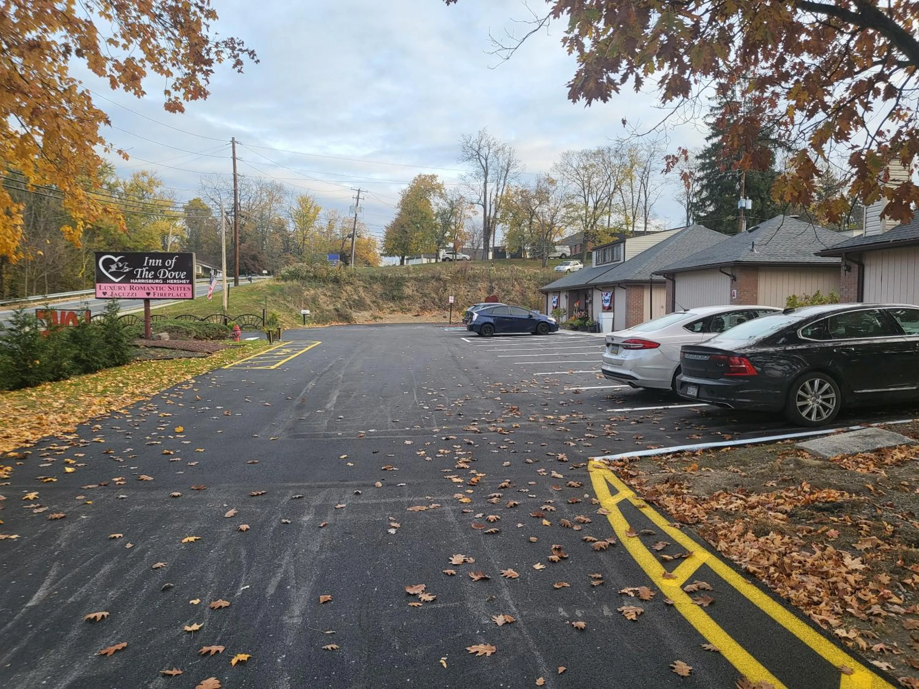 Parking in Inn of the Dove - Romantic Luxury Suites with Jacuzzi & Seasonal Fireplace at Harrisburg-Hershey-Philadelphia, PA