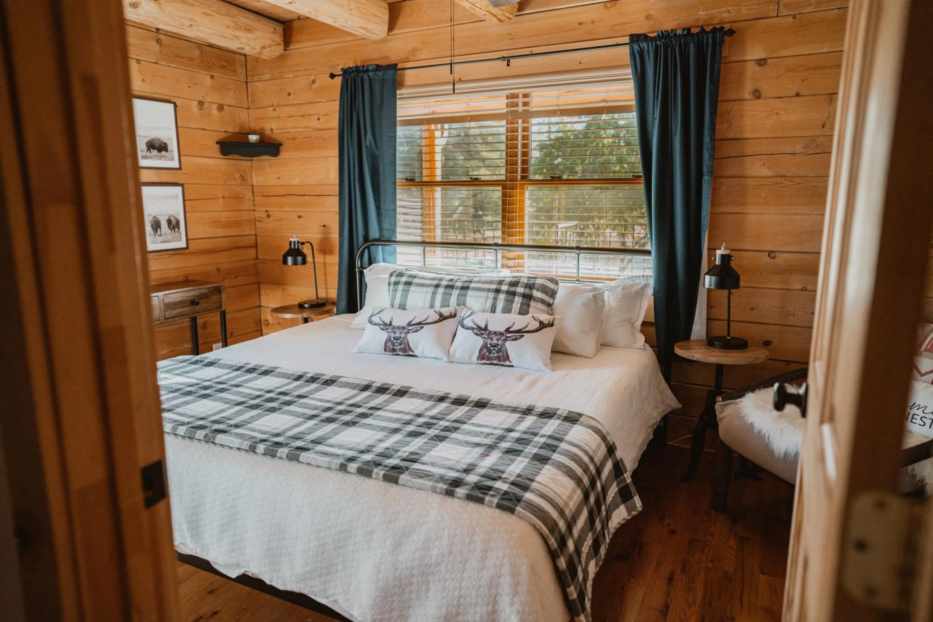 Bed in Scenic View Timber Lodge HotTub by Casa Oso