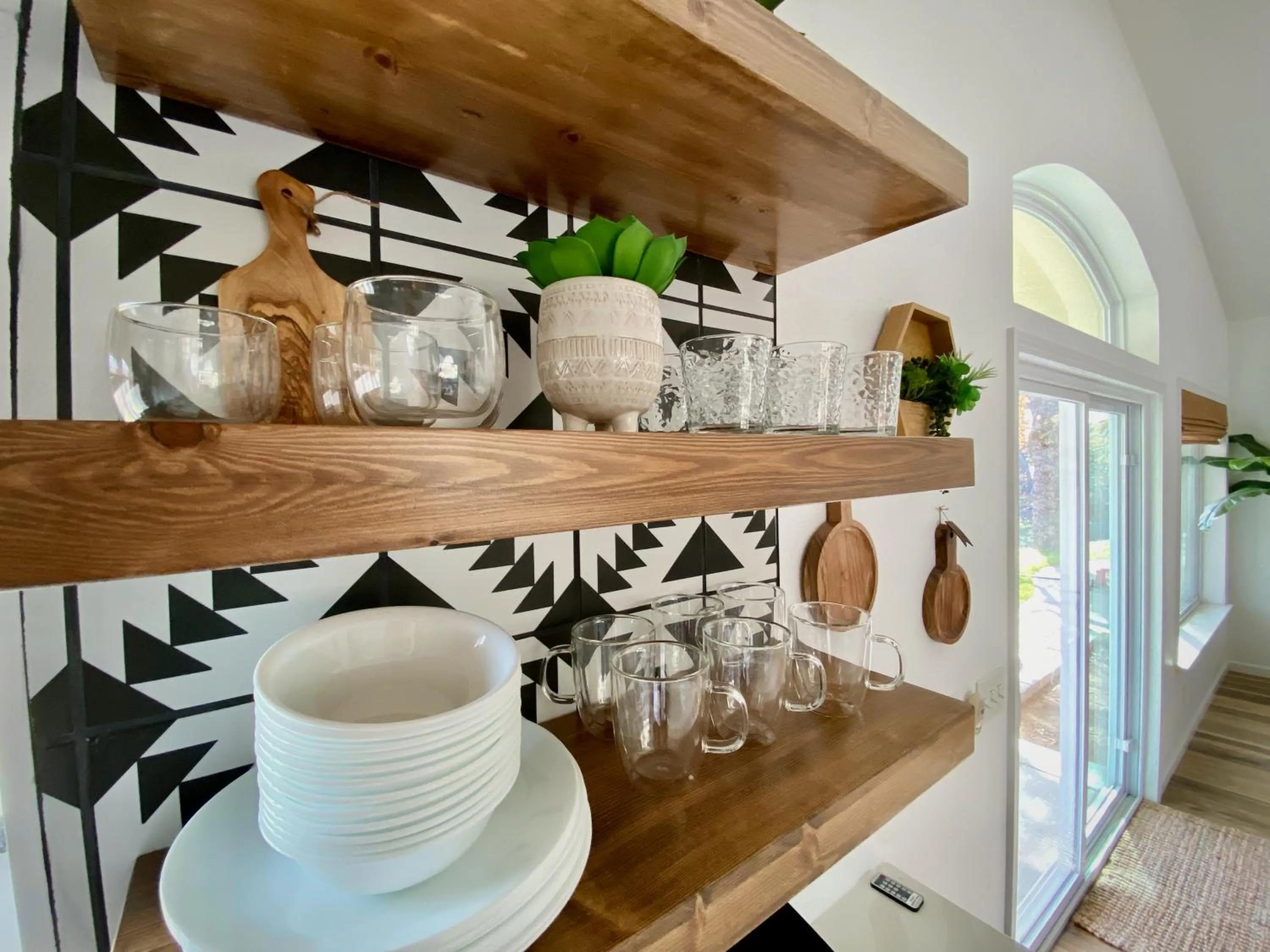 Kitchen or kitchenette in Sunset Glow Hidden Meadow BBQ HotTub by Casa Oso