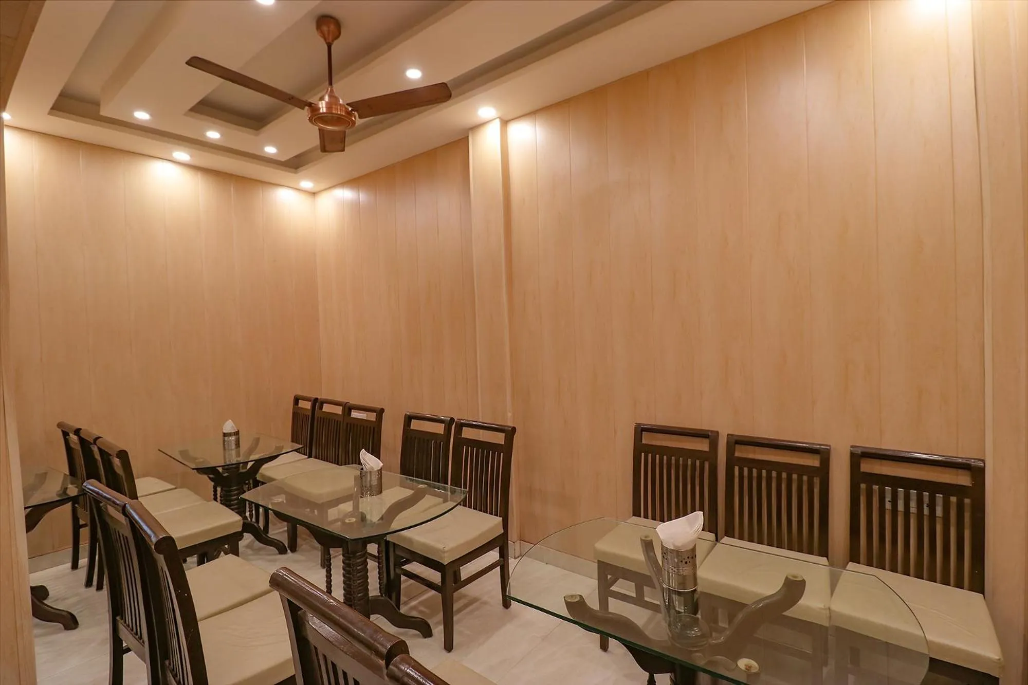 Restaurant/places to eat in FabHotel GD Sunrise Inn Amritsar