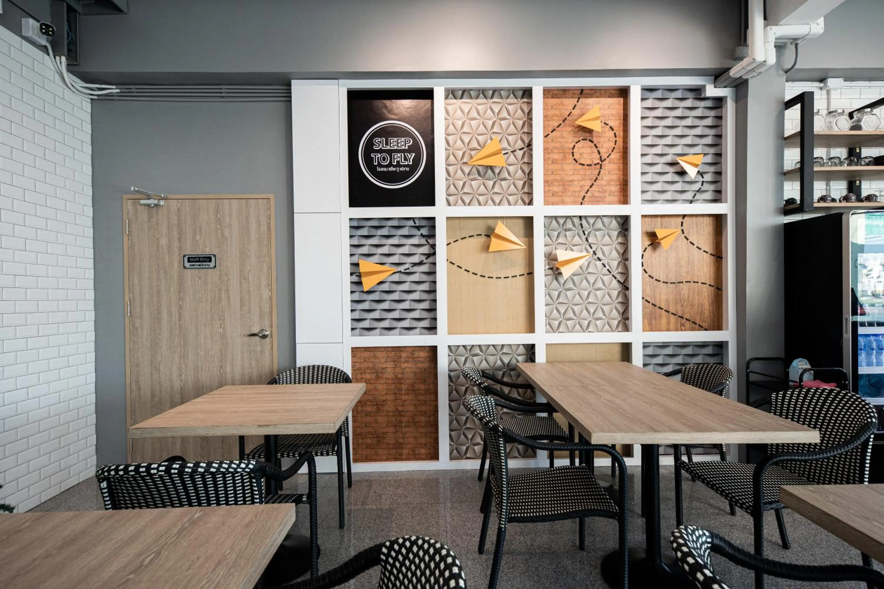 Restaurant/places to eat in SLEEP TO FLY HOTEL & HOSTEL suvarnabhumi airport