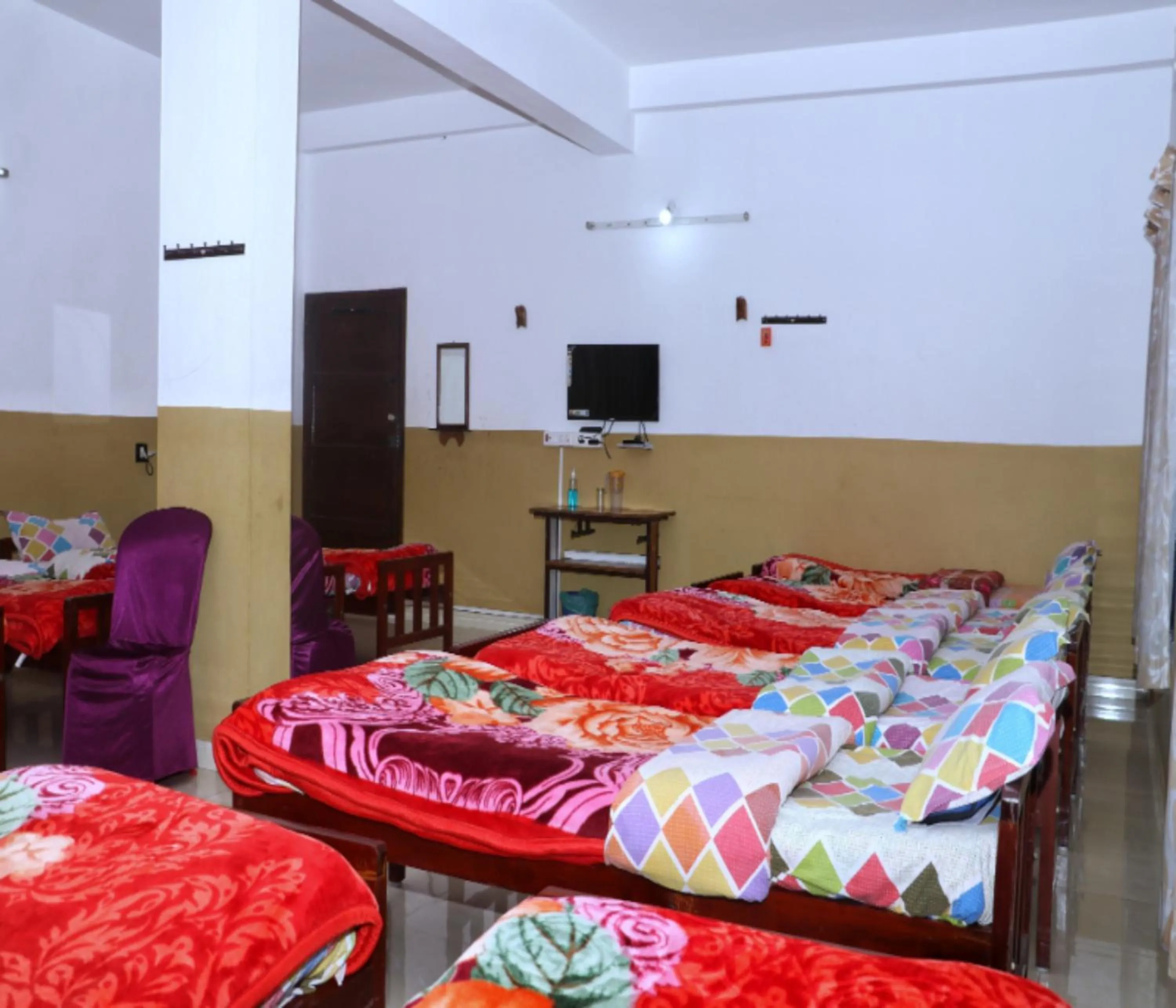 Photo of the whole room, Bed in AC MIST