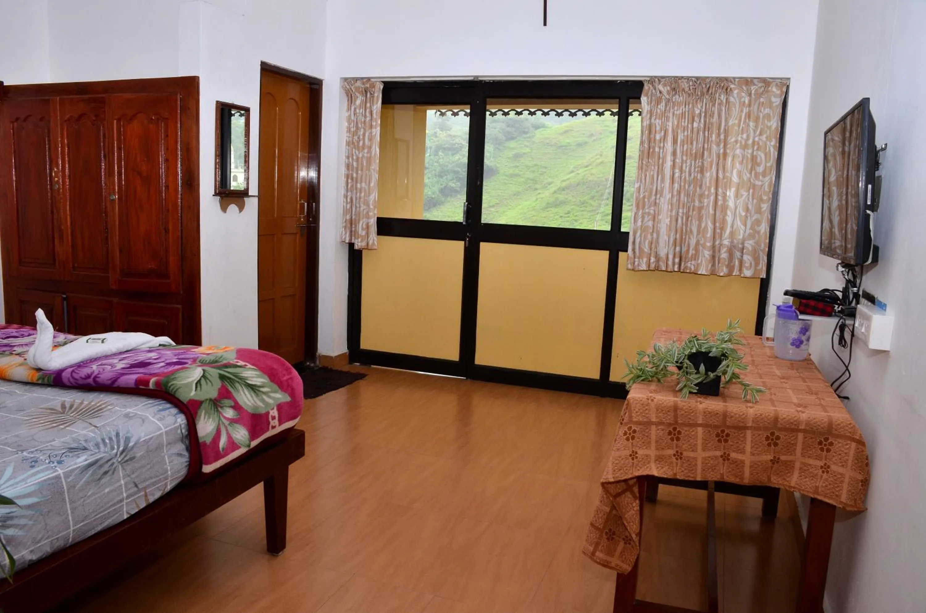 Bedroom, Bed in AC MIST